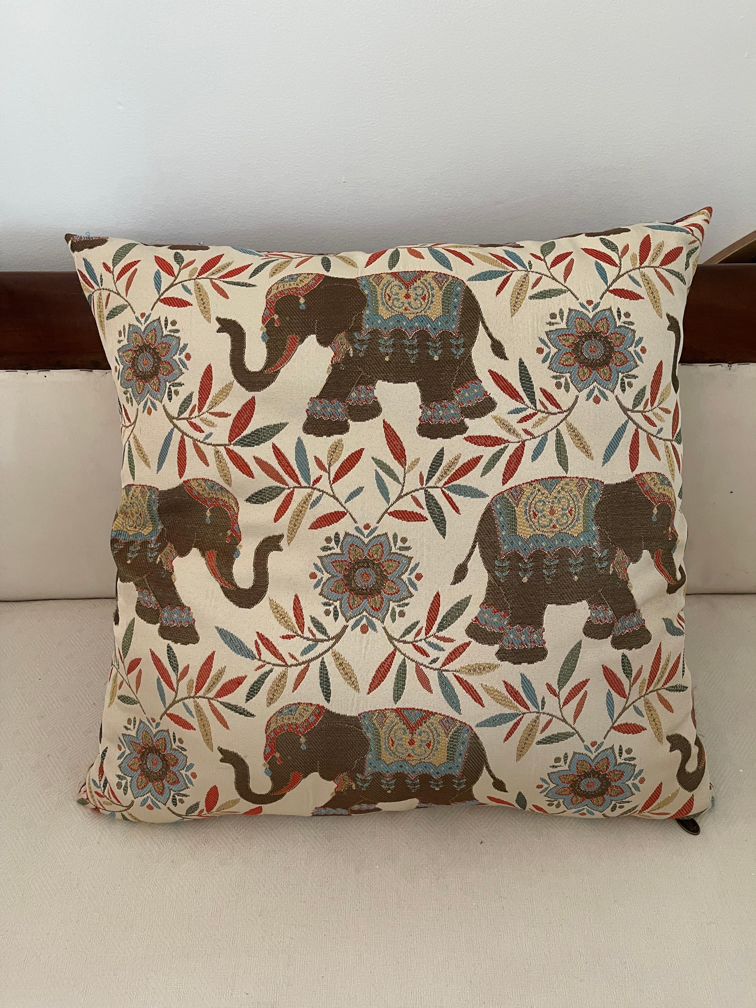 Grande cuscino in broccato multicolore di 23