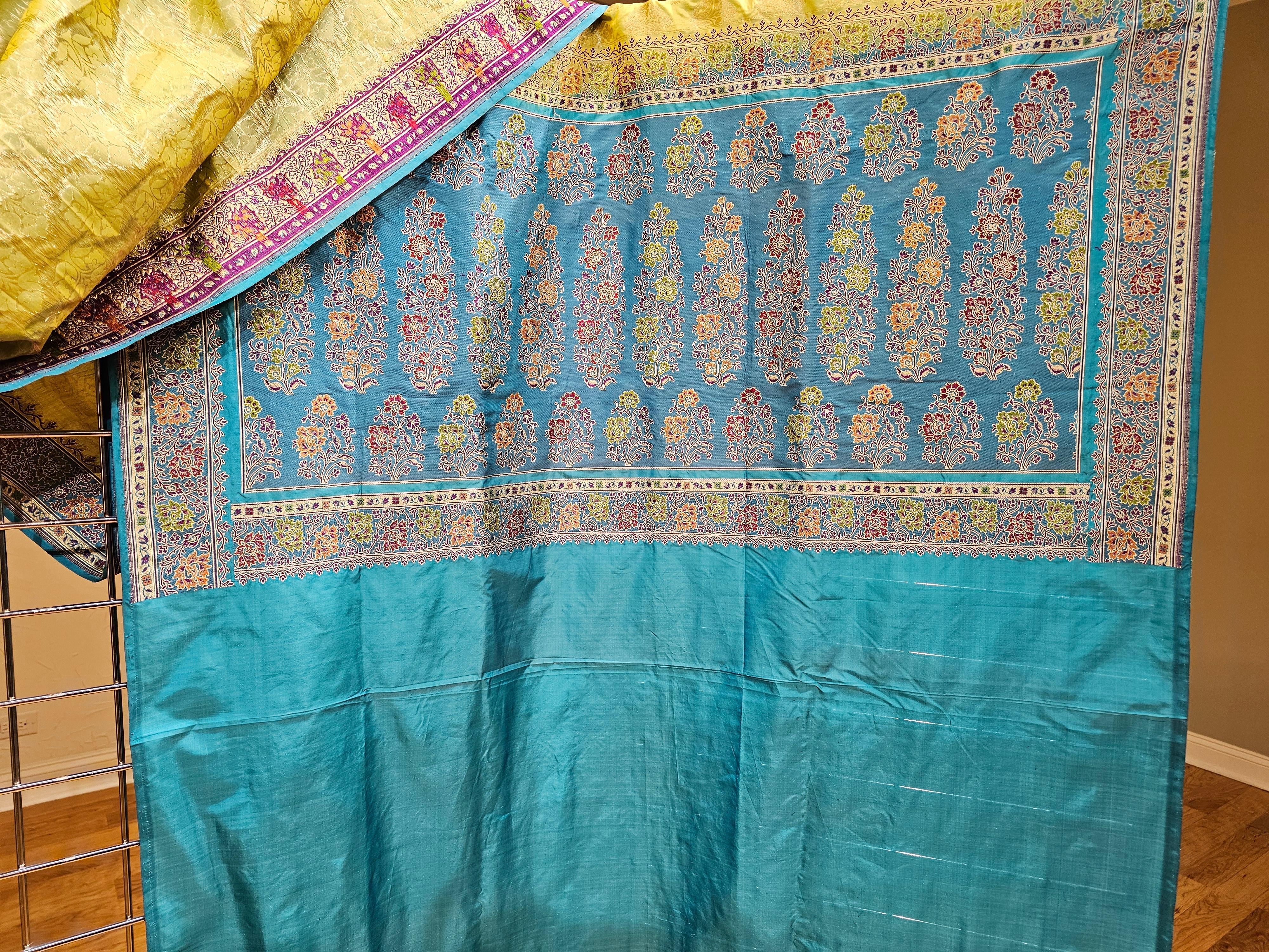 Textile vintage en brocart à motif cachemire en bleu, vert pâle, or Bon état - En vente à Barrington, IL