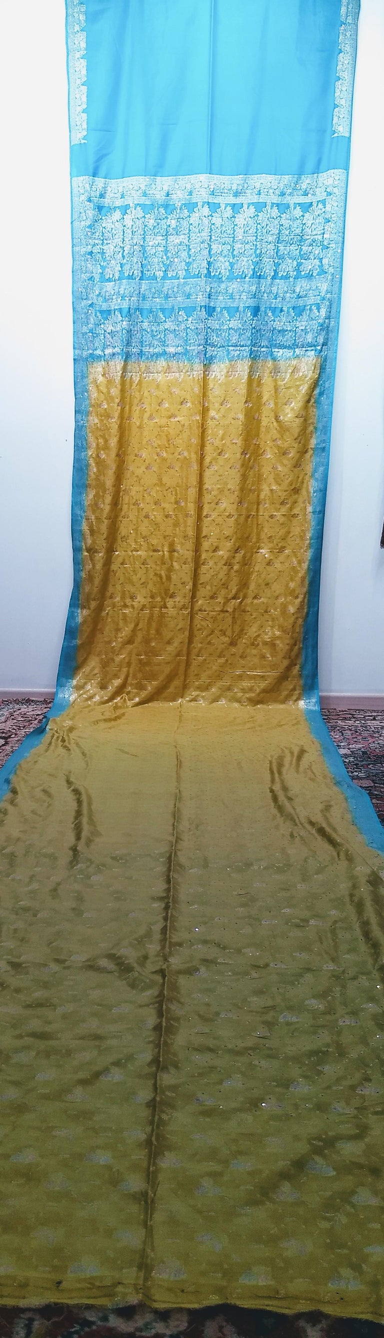 Tessuti di broccato di seta d'epoca con motivo Paisley in blu, argento e oro  in vendita su 1stDibs Italia | tessuto broccato di seta, tessuto broccato  oro, tessuto di broccato, image size:768x2674