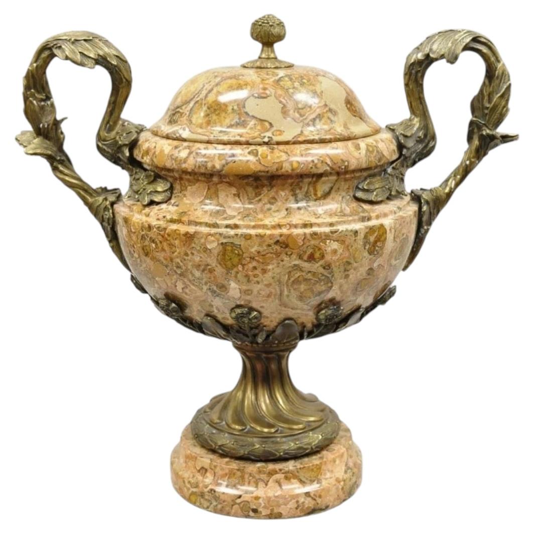 Cassoletta da centrotavola con coperchio in bronzo e marmo in stile barocco francese in vendita