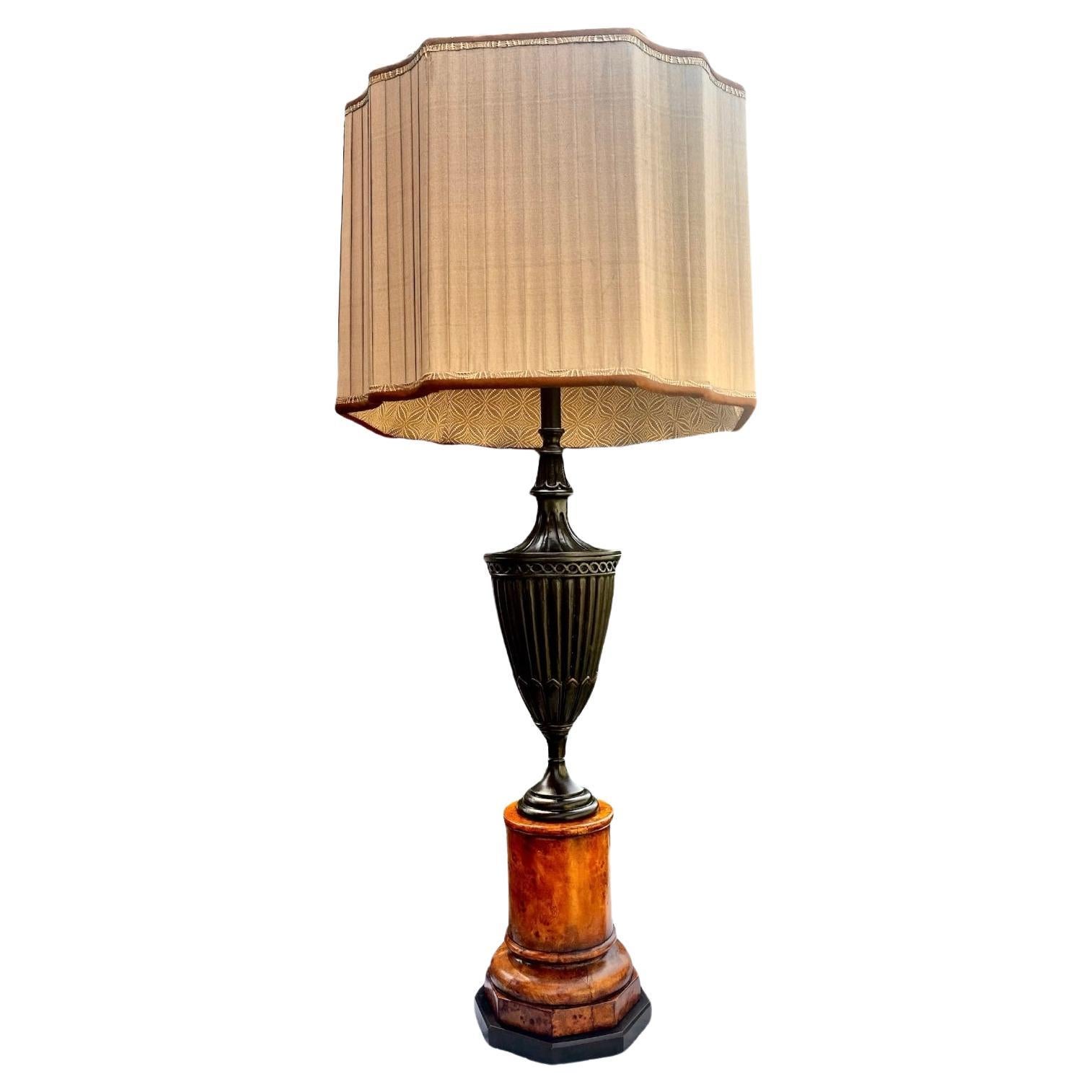 Lampada da tavolo Vasaform in bronzo vintage e quercia Pollard con paralume in broccato di seta in vendita