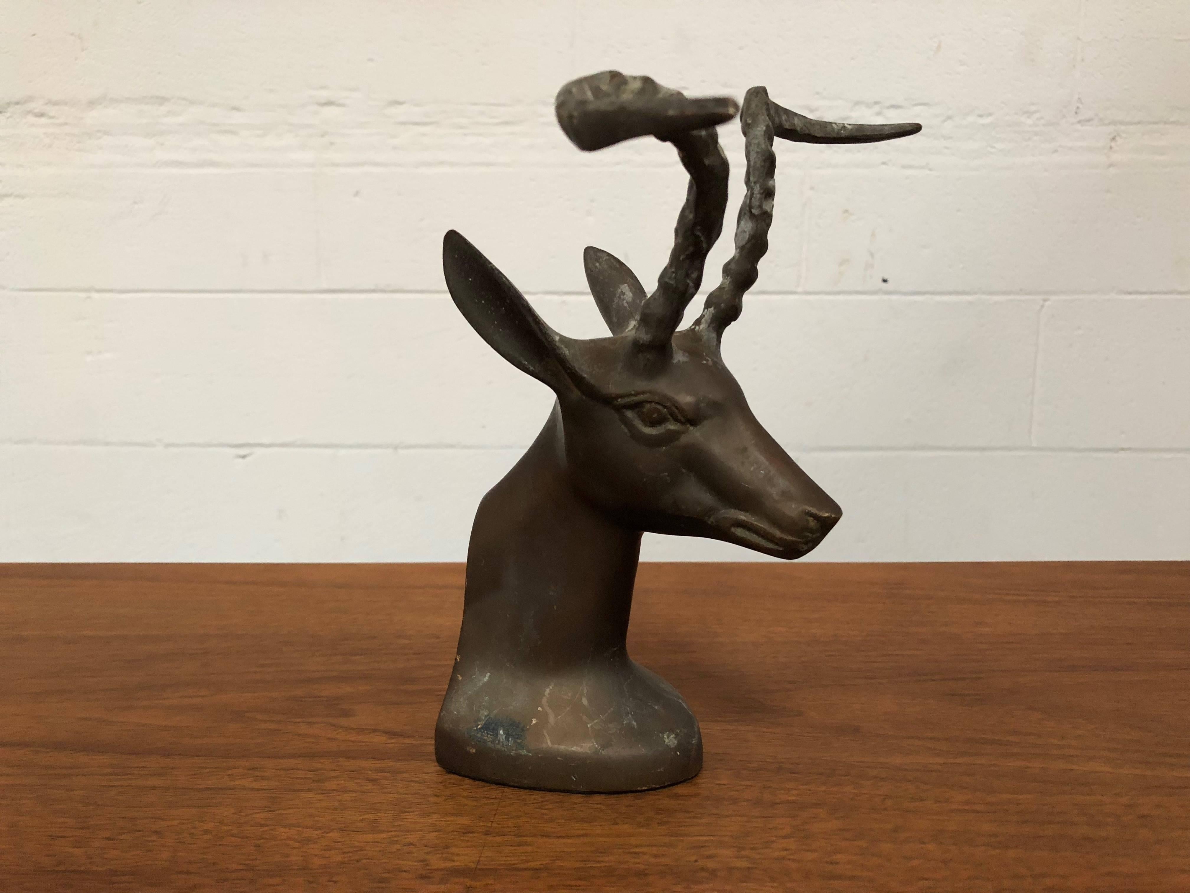 This bronze antelope makes the perfect addition to any shelf, mantel, or counter. As photoed, it makes a beautiful book end.
    