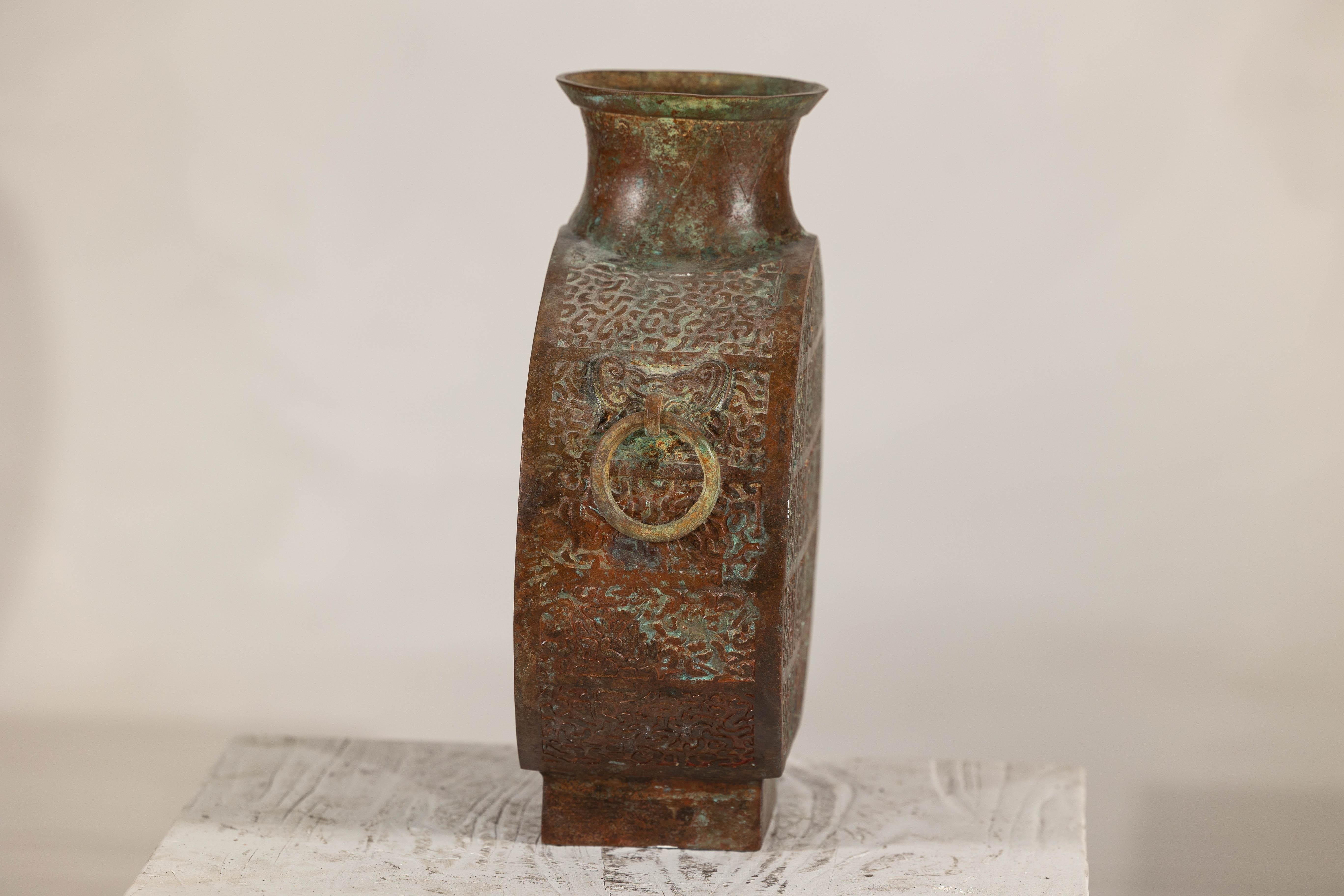 Vaso in bronzo d'epoca con motivi incisi e patina verde invecchiata, stile Han in vendita 2