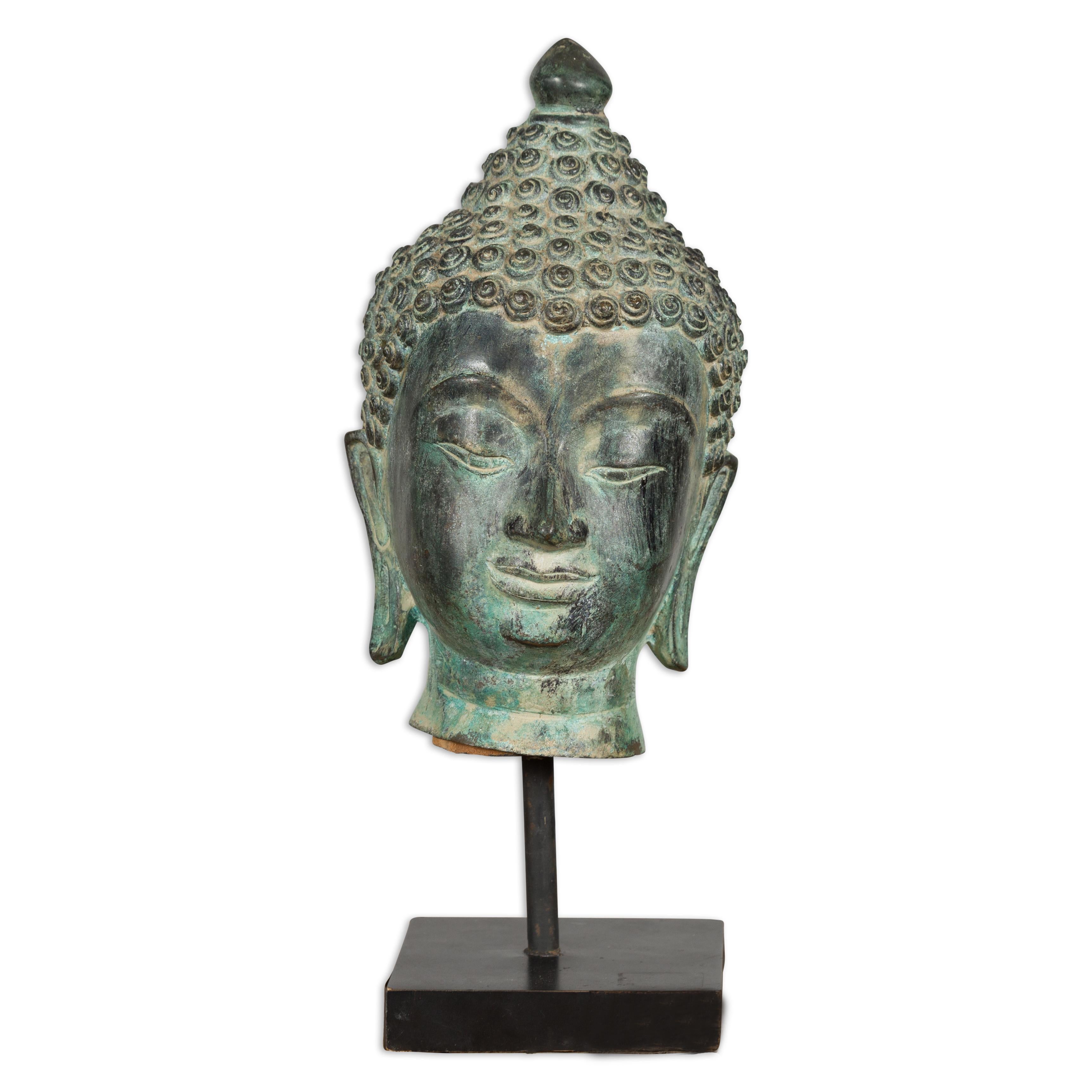 Sculpture de tête de Bouddha en bronze vintage en vente 11