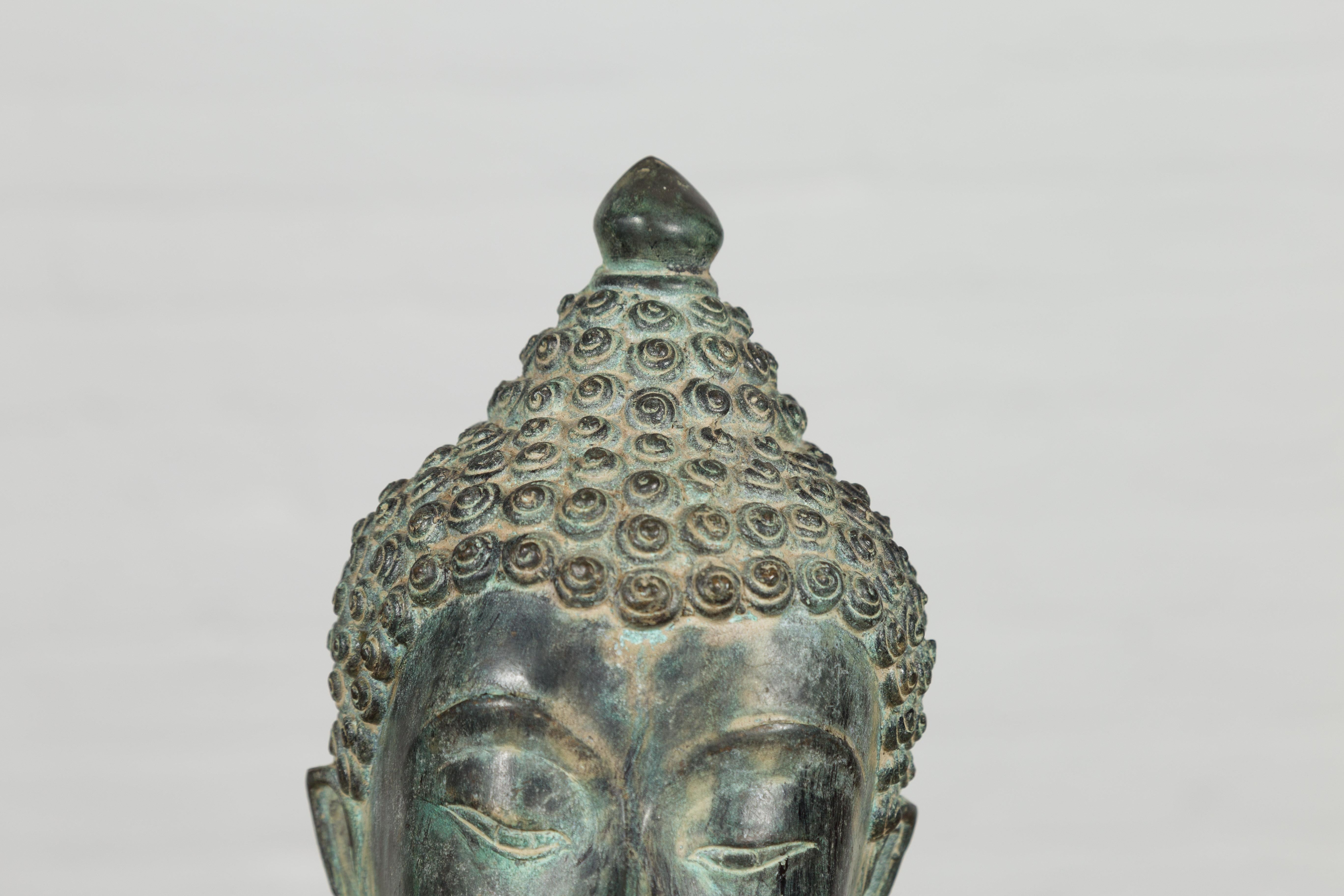 Sculpture de tête de Bouddha en bronze vintage en vente 1