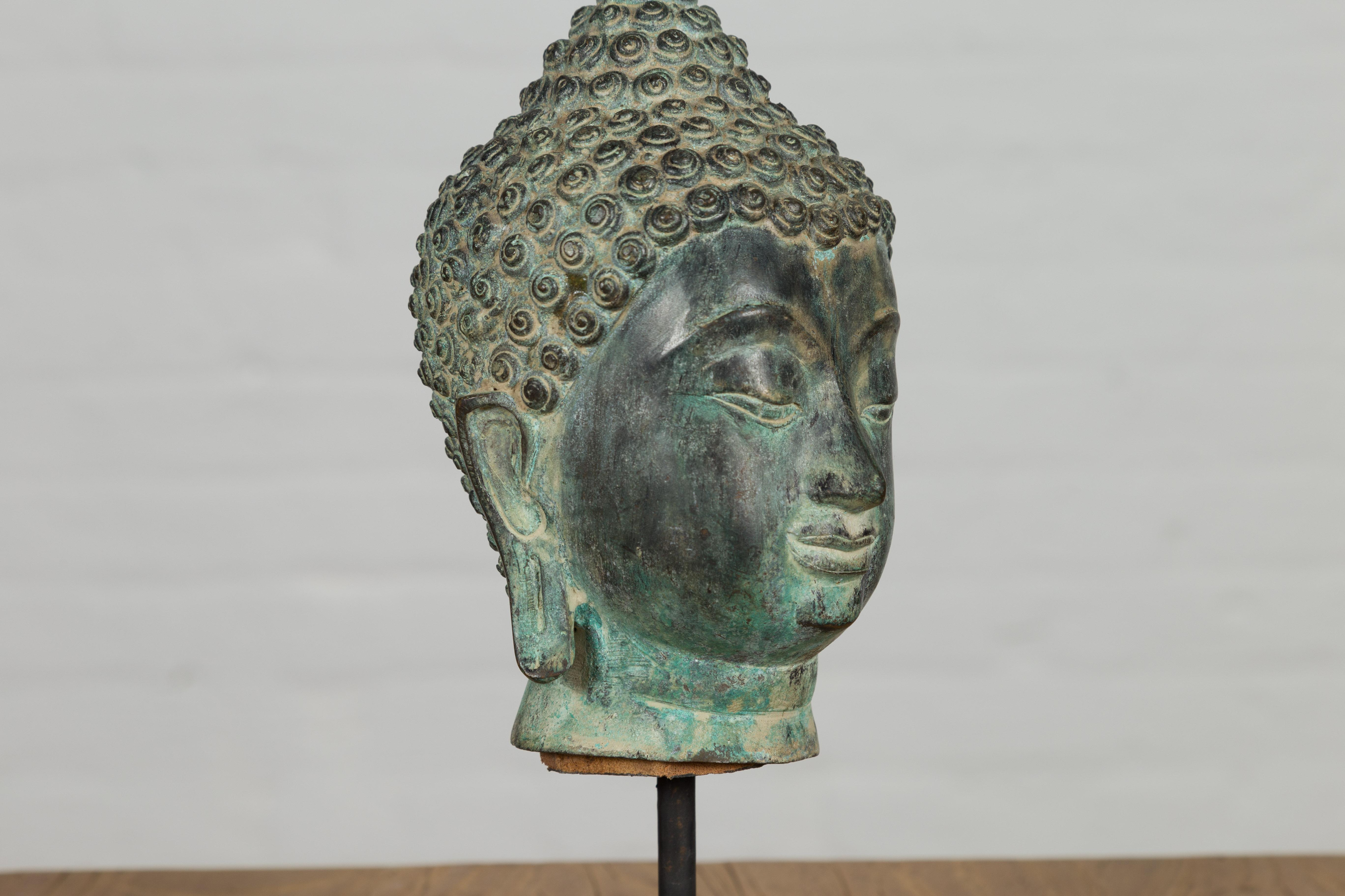 Sculpture de tête de Bouddha en bronze vintage en vente 4