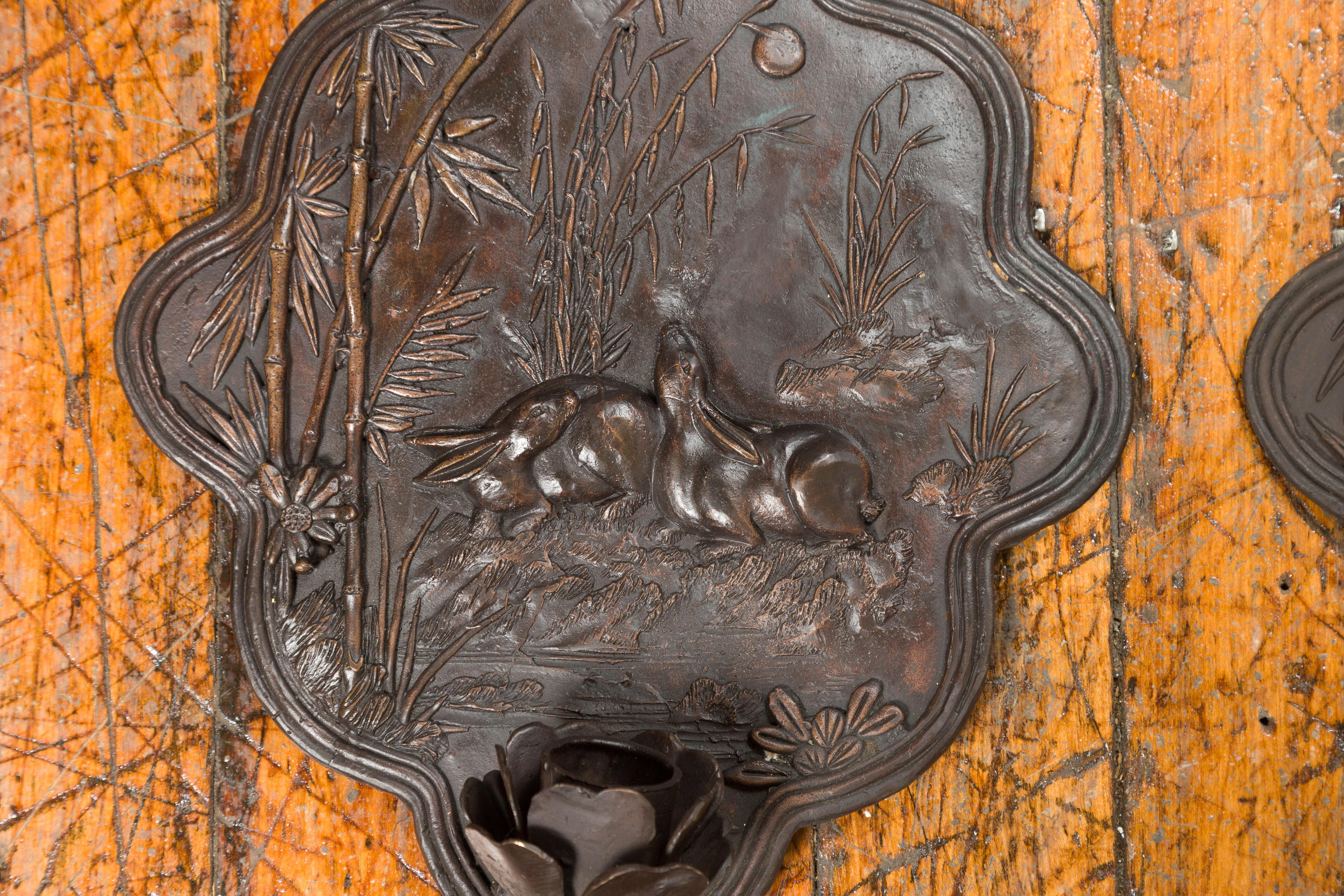 Bronze-Kerzenleuchter aus Bronze mit Kaninchen und Bambus in dunkler Patina, Vintage im Angebot 1