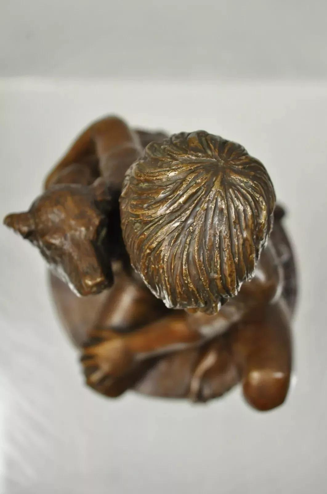 Escultura estatua de bronce vintage Charles Parks The Franklin Mint Niño con perro siglo XX en venta