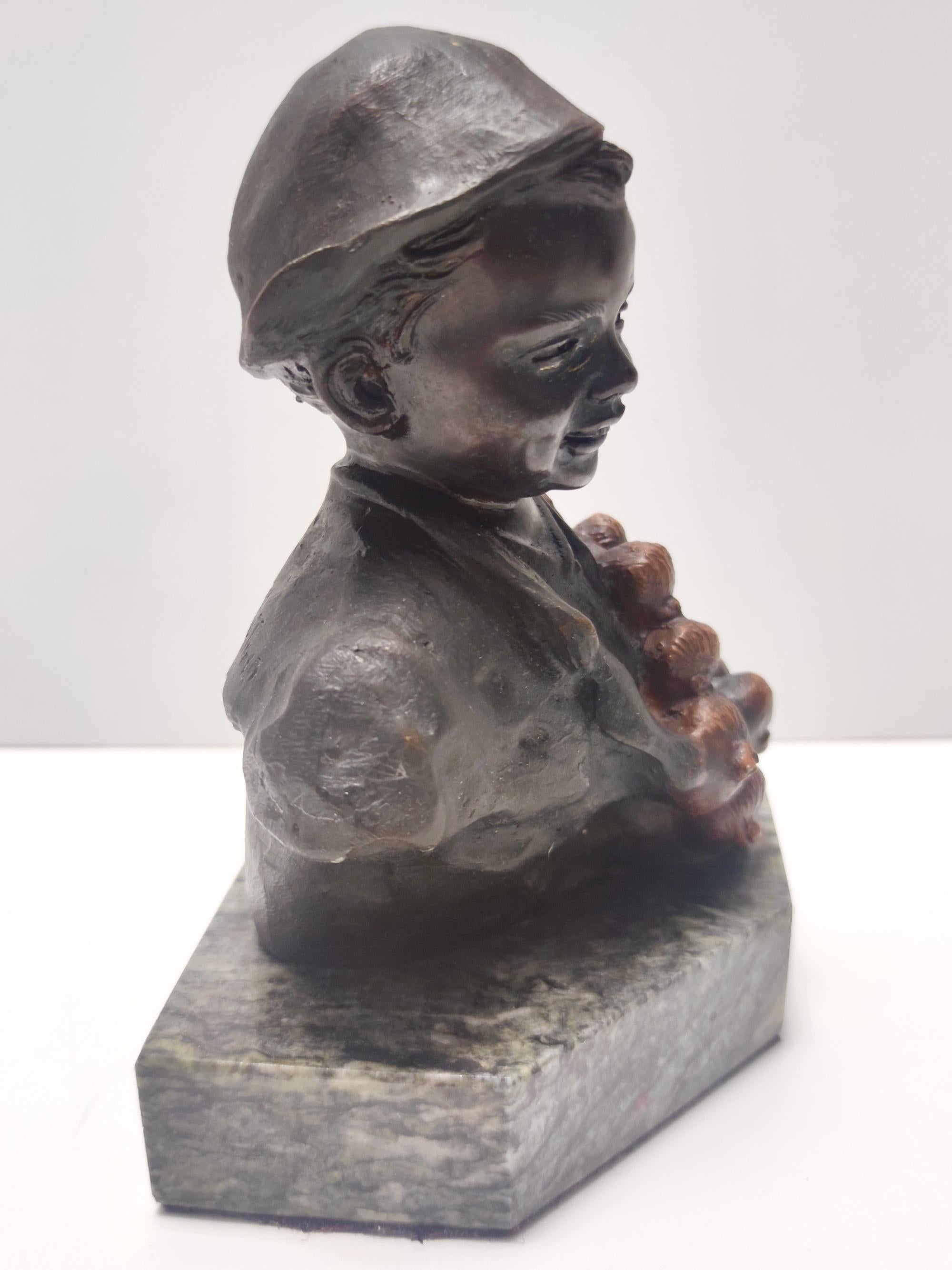 Deko-Objekt aus Bronze eines Kindes, das Zwiebeln verkauft, von De Martino, Italien (Moderne der Mitte des Jahrhunderts) im Angebot