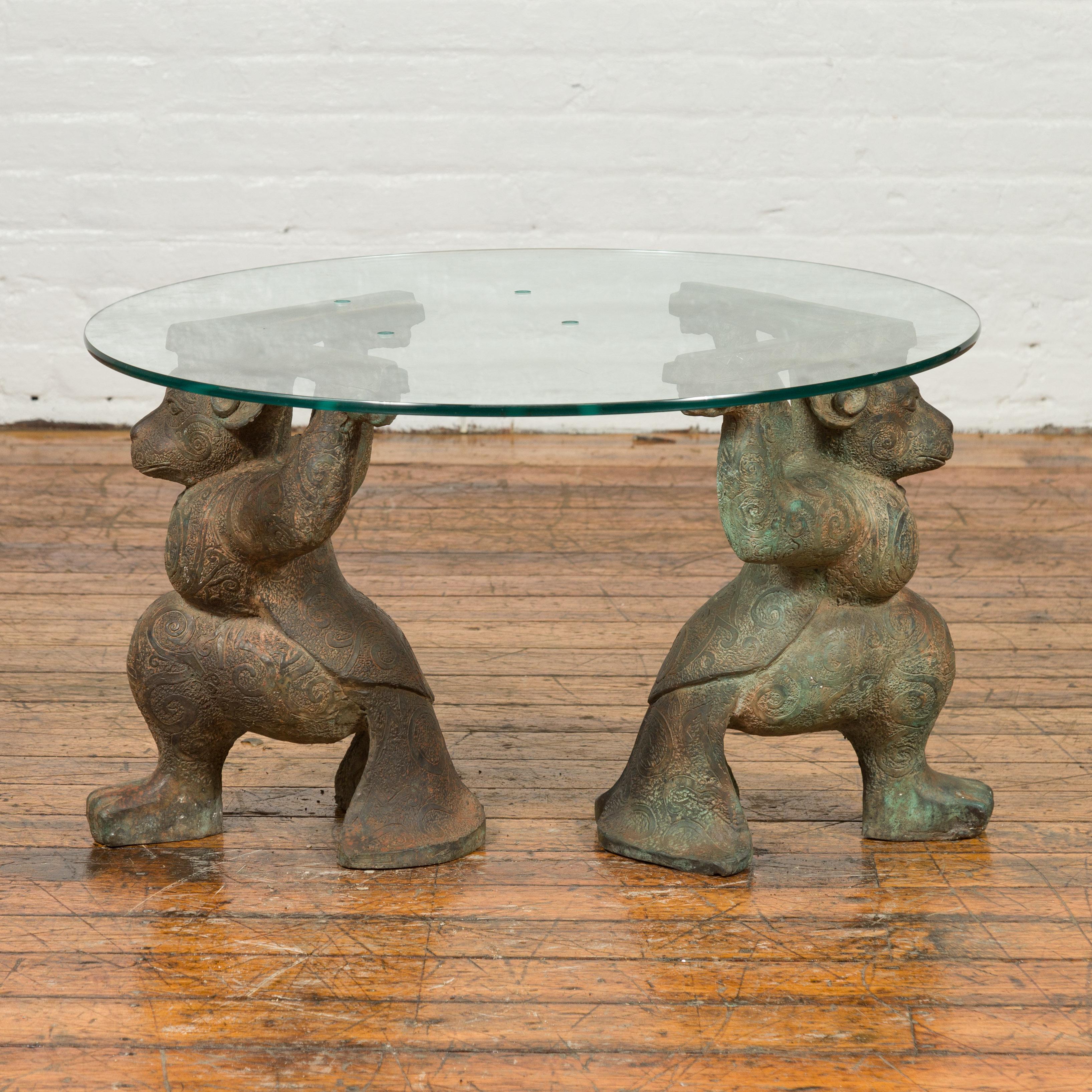 A vintage bronze double monkey coffee table base from the mid-20th century, with verde patina. The top is not included but shown on the photos to allow a better visualization of the possibilities. Created with the traditional technique of the