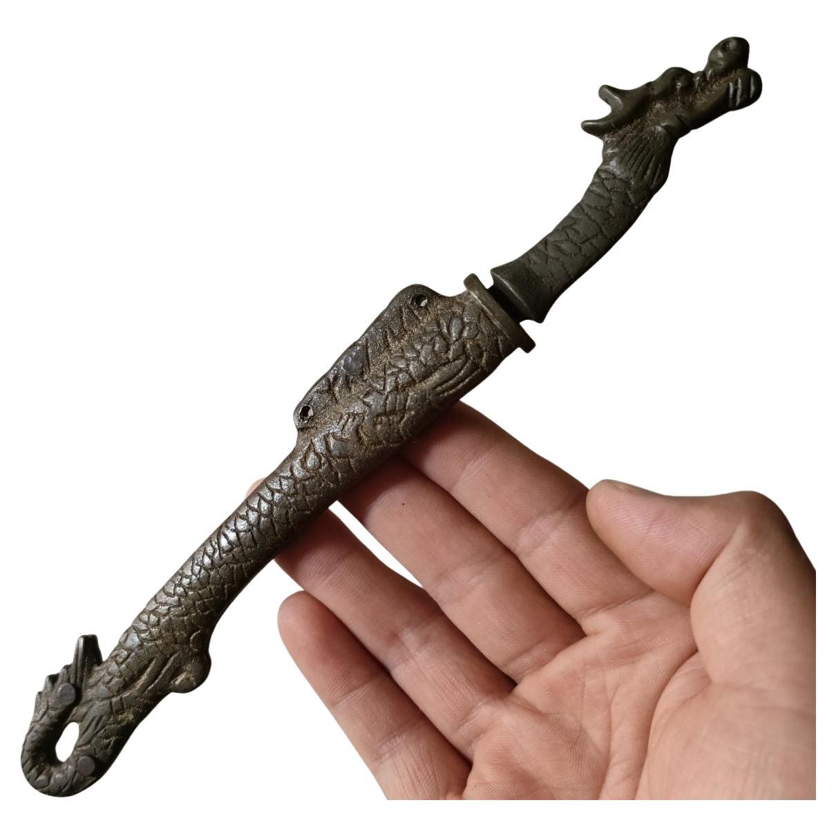 Espada dragón vintage de bronce con funda
