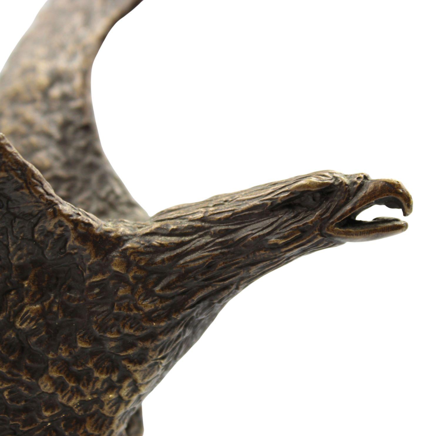 Scultura d'epoca in bronzo con aquila e pesce, da Edward Chope, fine XX secolo in vendita 1