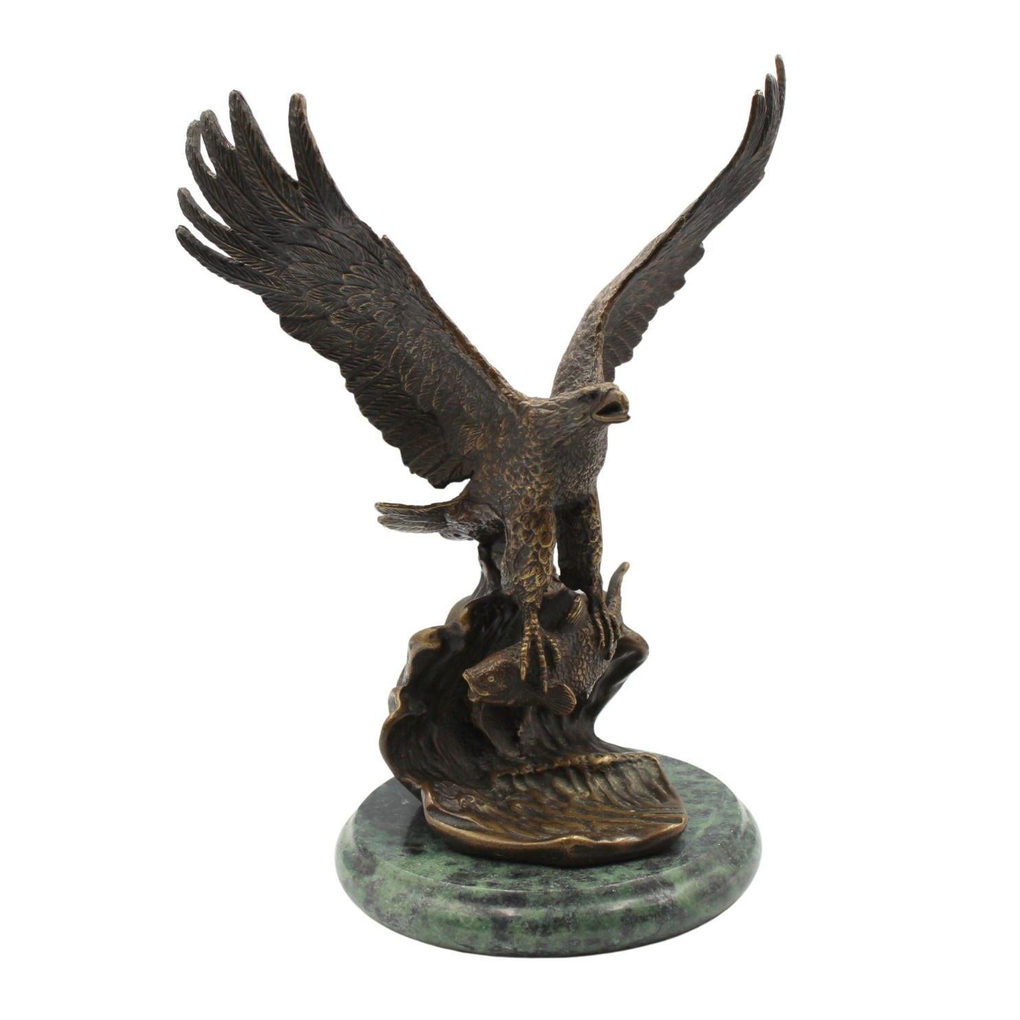 Scultura d'epoca in bronzo con aquila e pesce, da Edward Chope, fine XX secolo in vendita 4