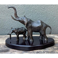 Familia de elefantes vintage de bronce