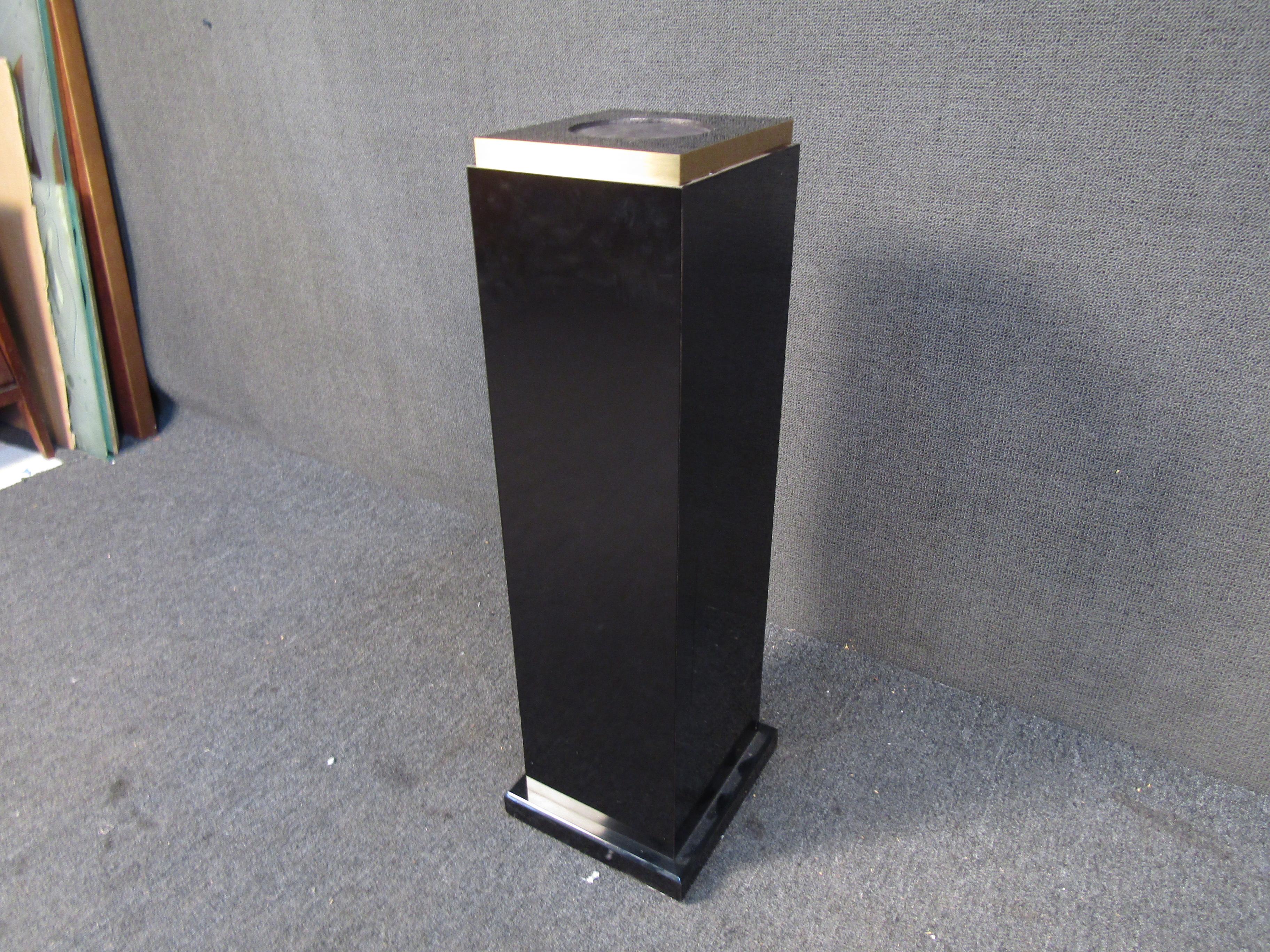 Vintage Bronze Finished Pedestal In Good Condition For Sale In Brooklyn, NY