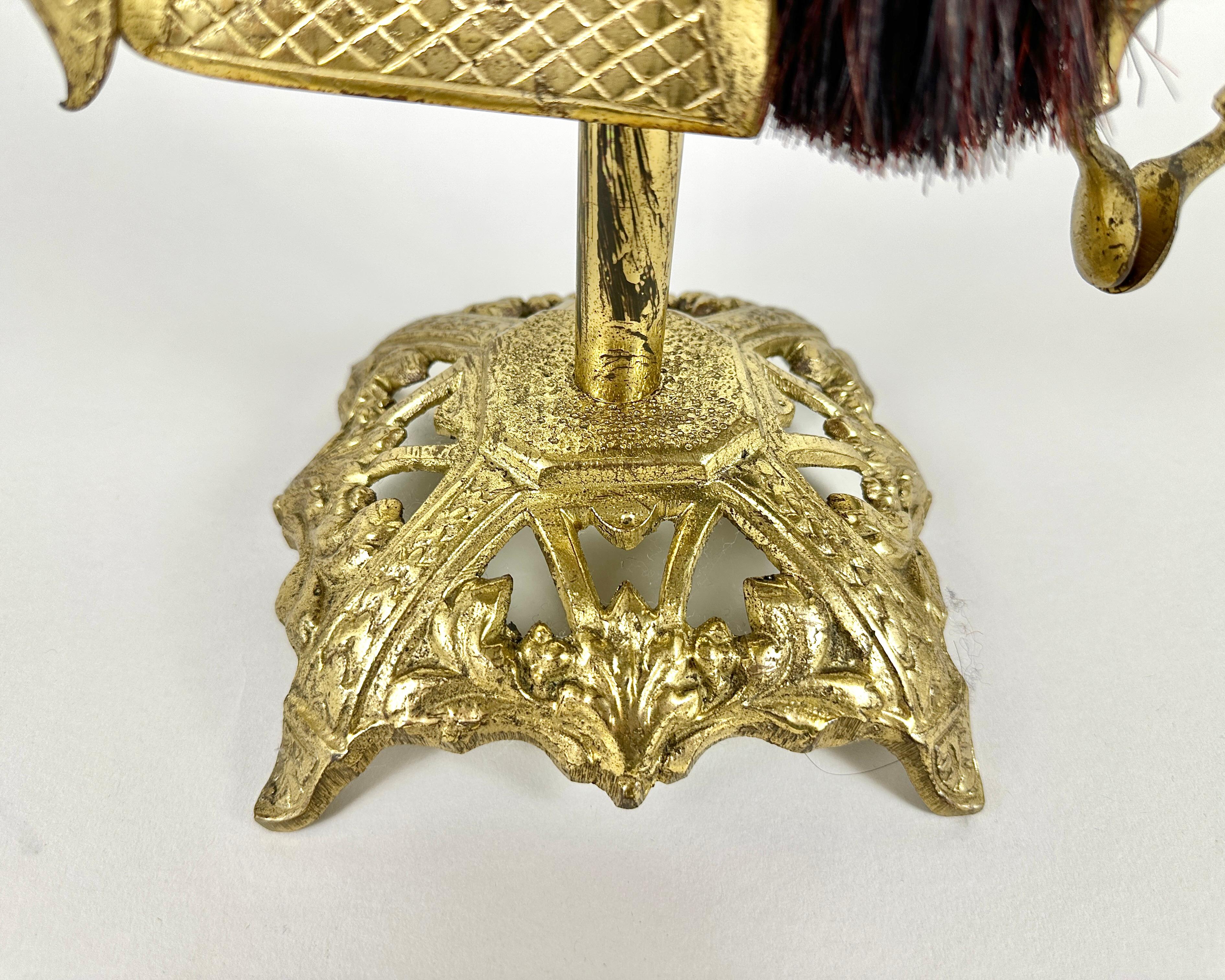 Metà XX secolo Set da caminetto in bronzo vintage: Spazzola, pala, pinze, attizzatoio in vendita