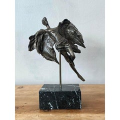 Sculpture d'angle volante en bronze vintage
