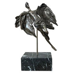 Sculpture d'angle volante en bronze vintage