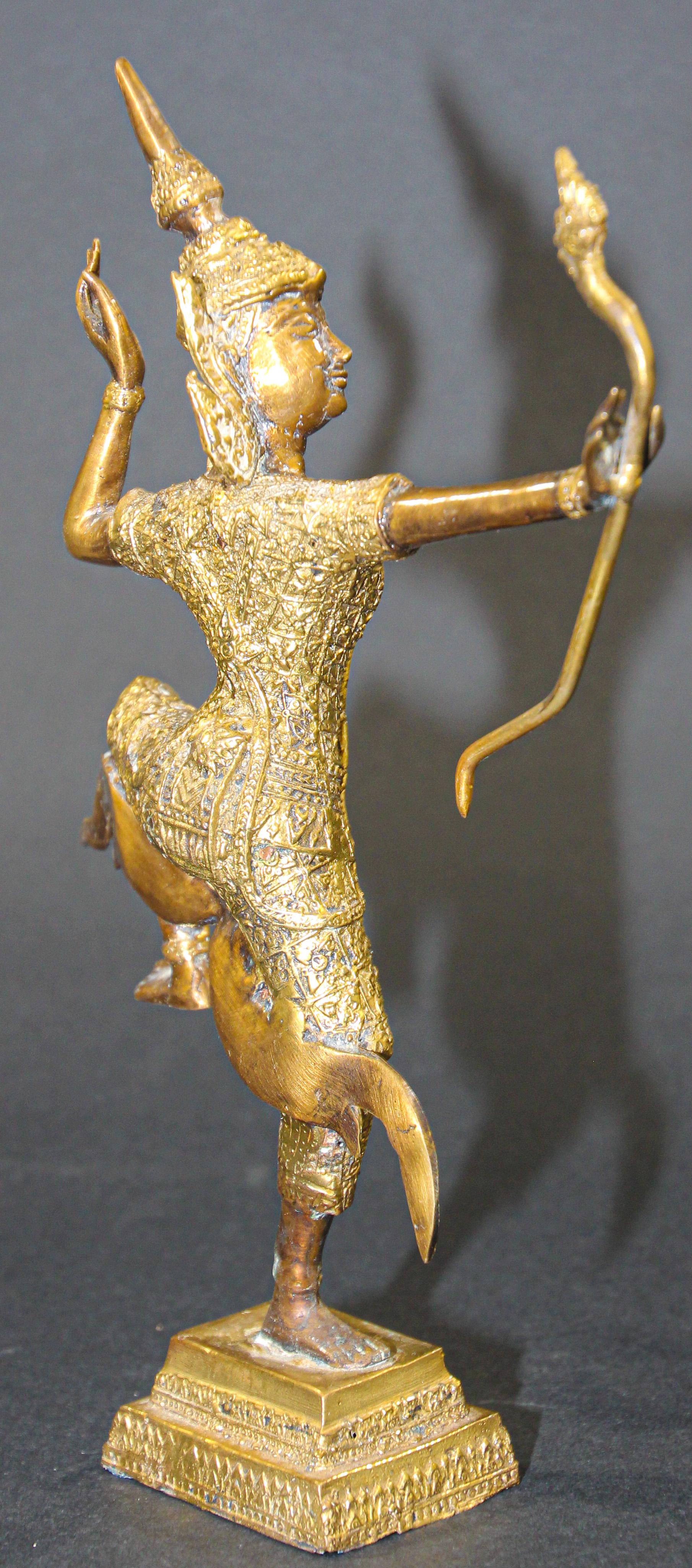 Thailändische vergoldete Bronzefigur von Prinz Rama mit einer Schleife, vergoldet 4