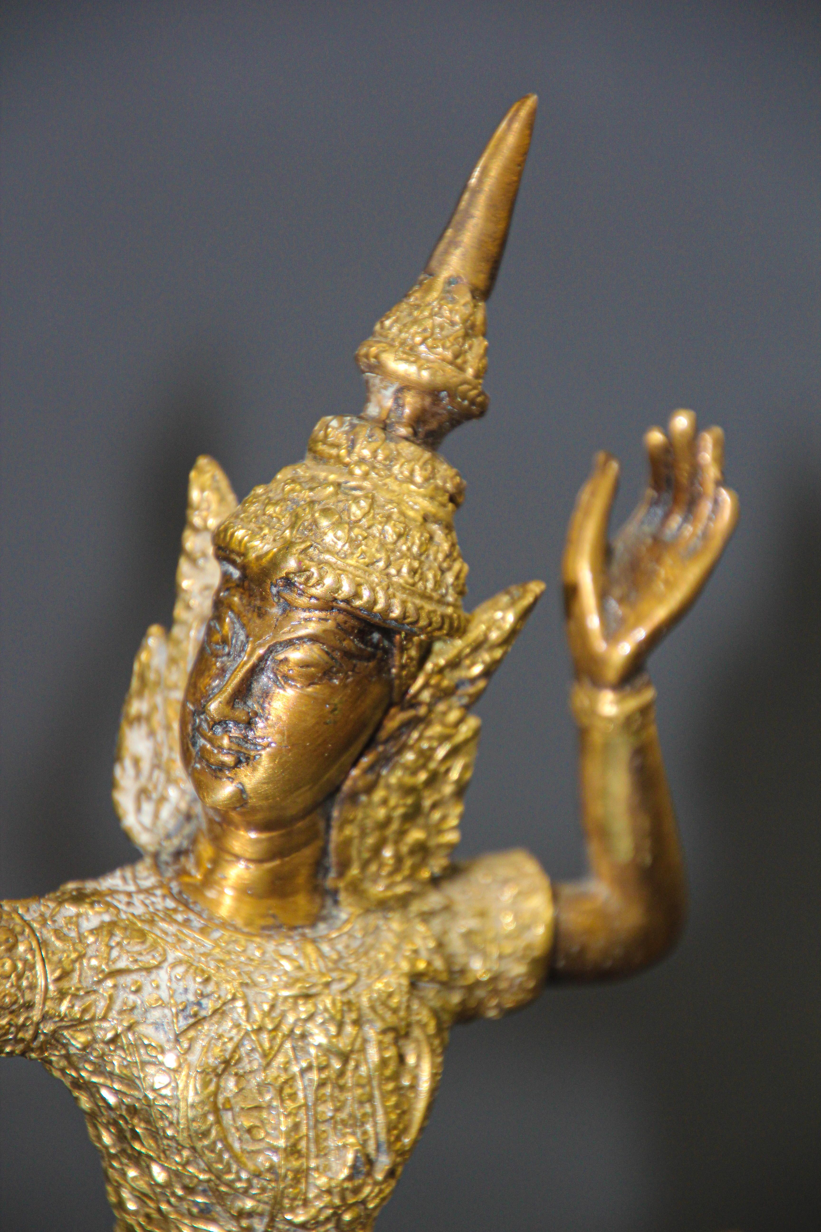 Thailändische vergoldete Bronzefigur von Prinz Rama mit einer Schleife, vergoldet 6