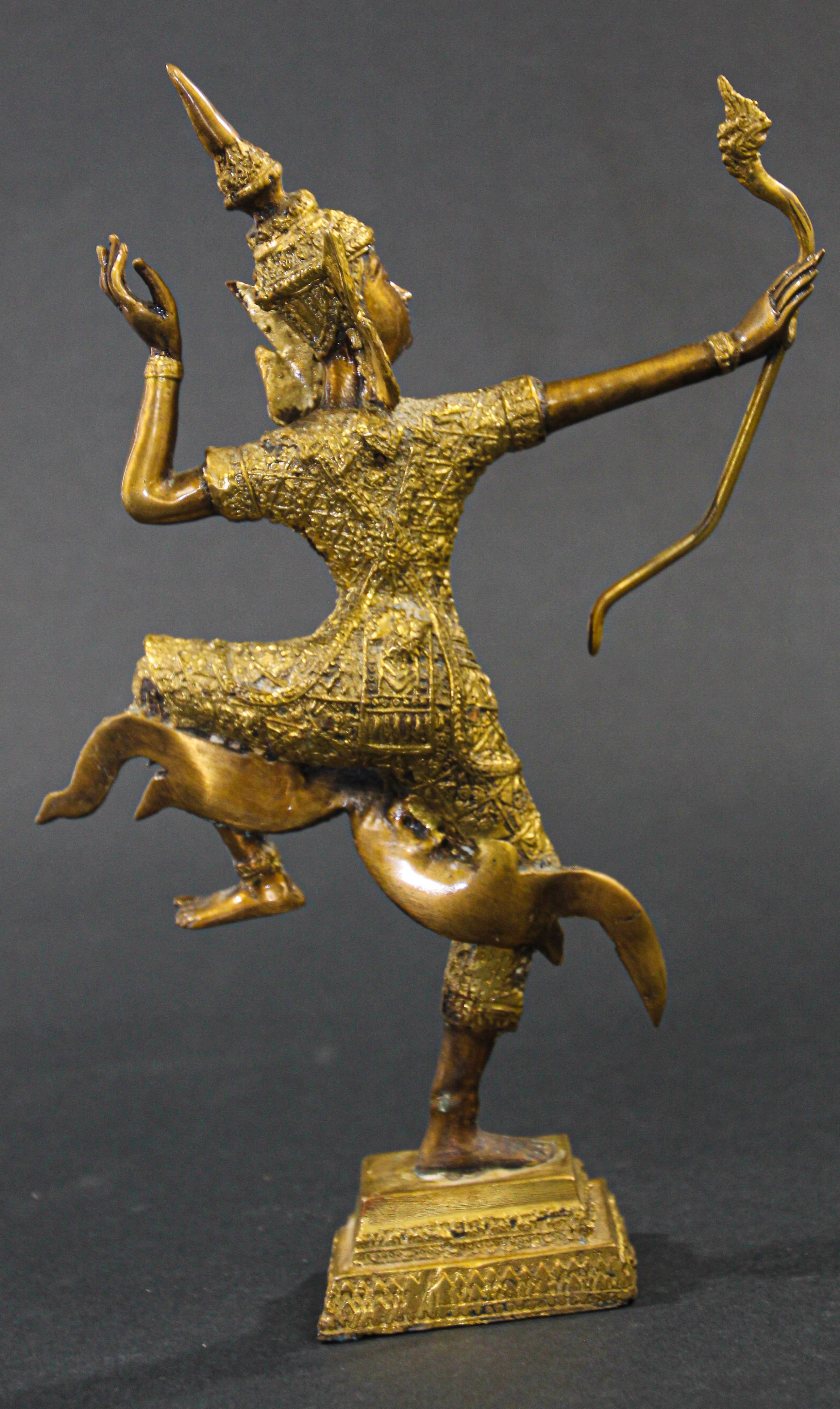Thailändische vergoldete Bronzefigur von Prinz Rama mit einer Schleife, vergoldet 11