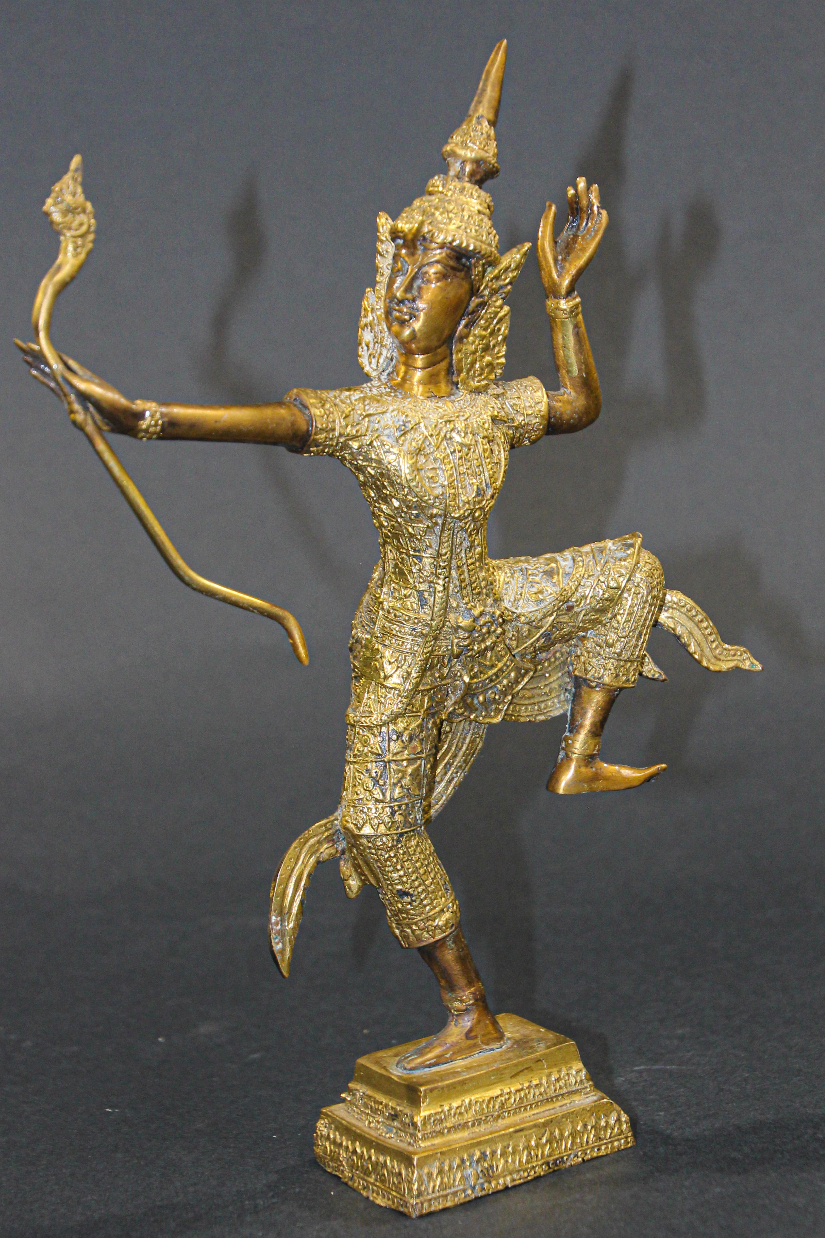 Thailändische vergoldete Bronzefigur von Prinz Rama mit einer Schleife, vergoldet 13