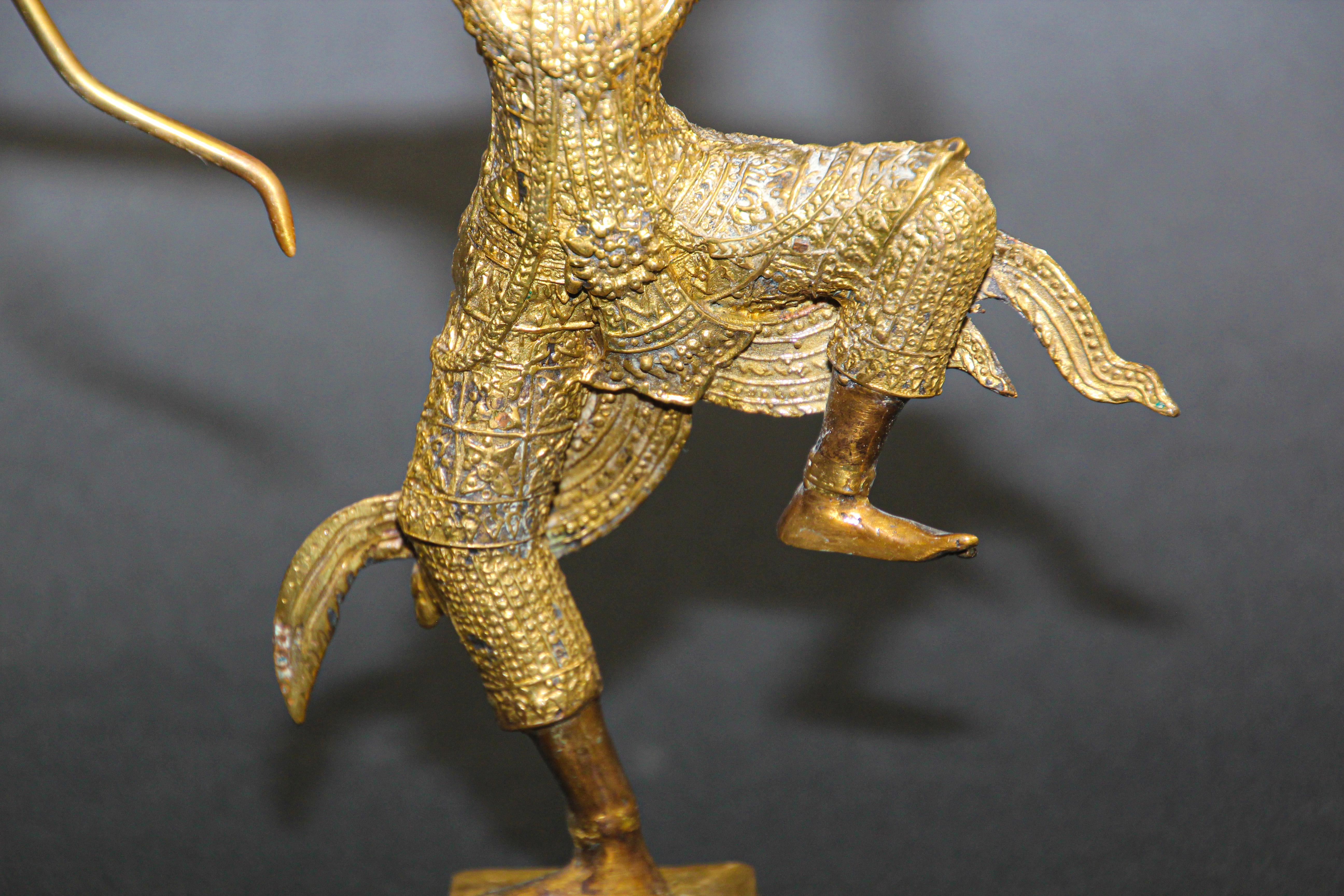 Thailändische vergoldete Bronzefigur von Prinz Rama mit einer Schleife, vergoldet (Gegossen)
