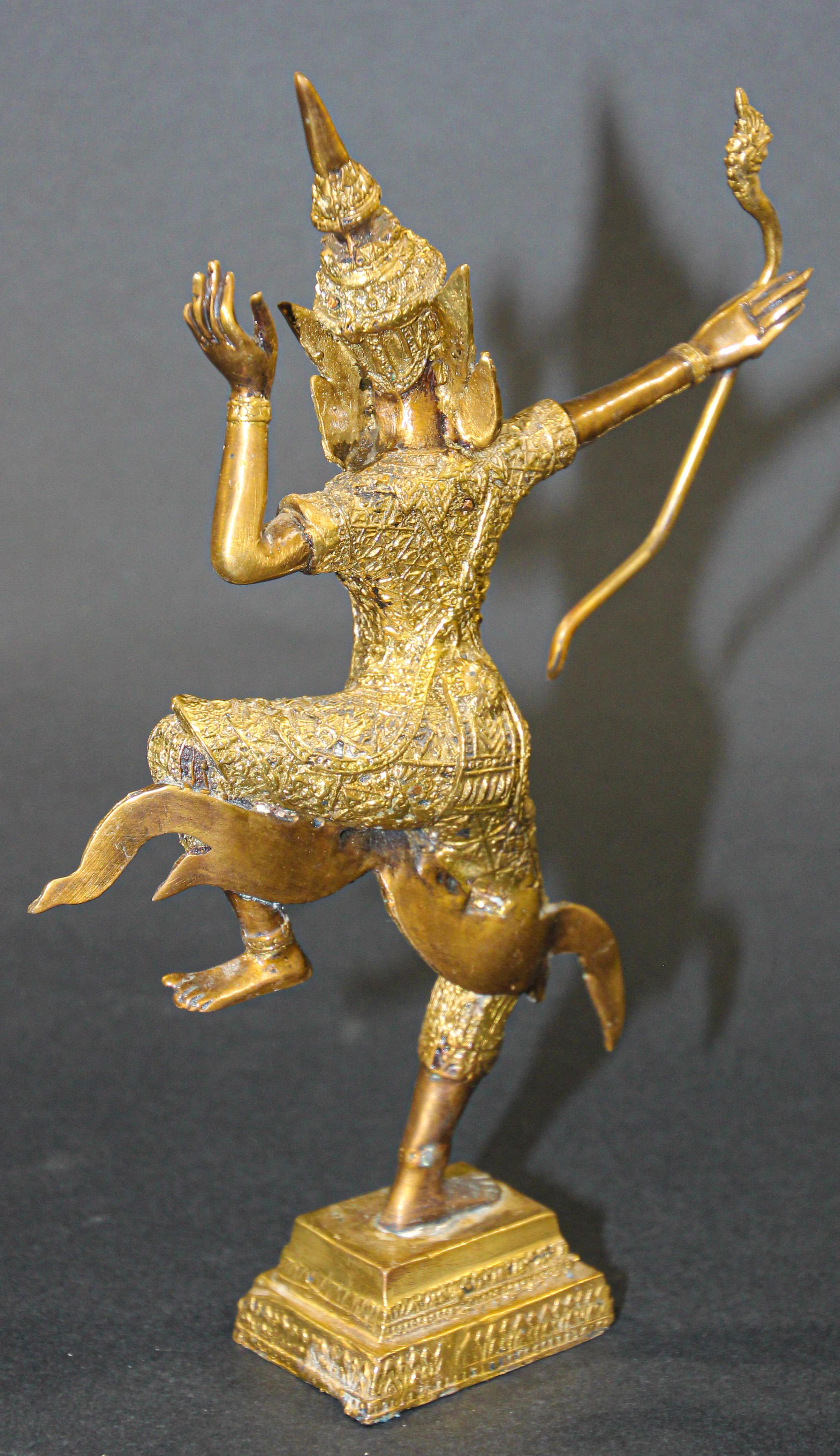 Thailändische vergoldete Bronzefigur von Prinz Rama mit einer Schleife, vergoldet 2