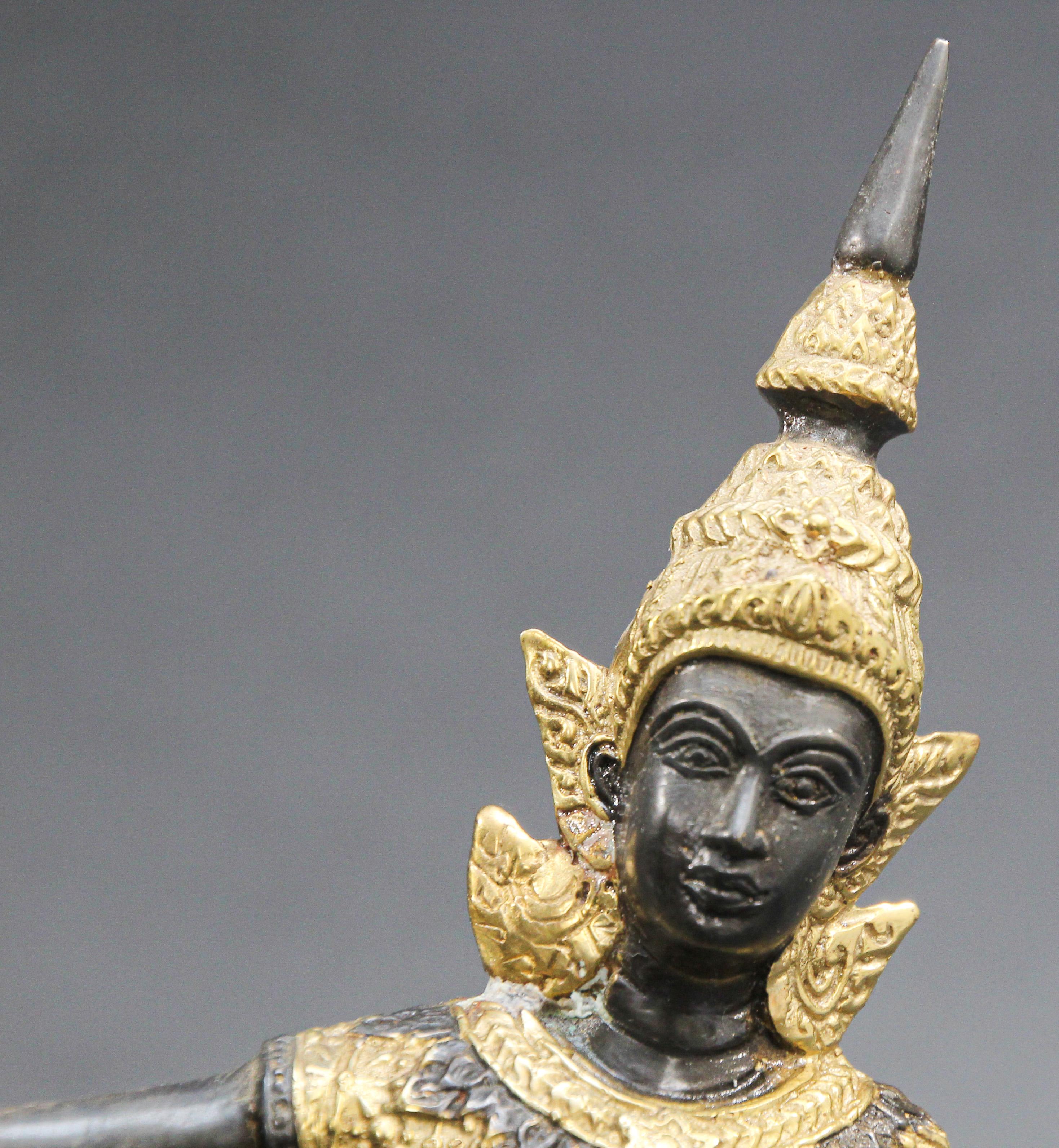 Vergoldete thailändische Teppanom- Tempelschutz-Tänzer-Statue-Skulptur aus Bronze, Vintage (Gegossen) im Angebot