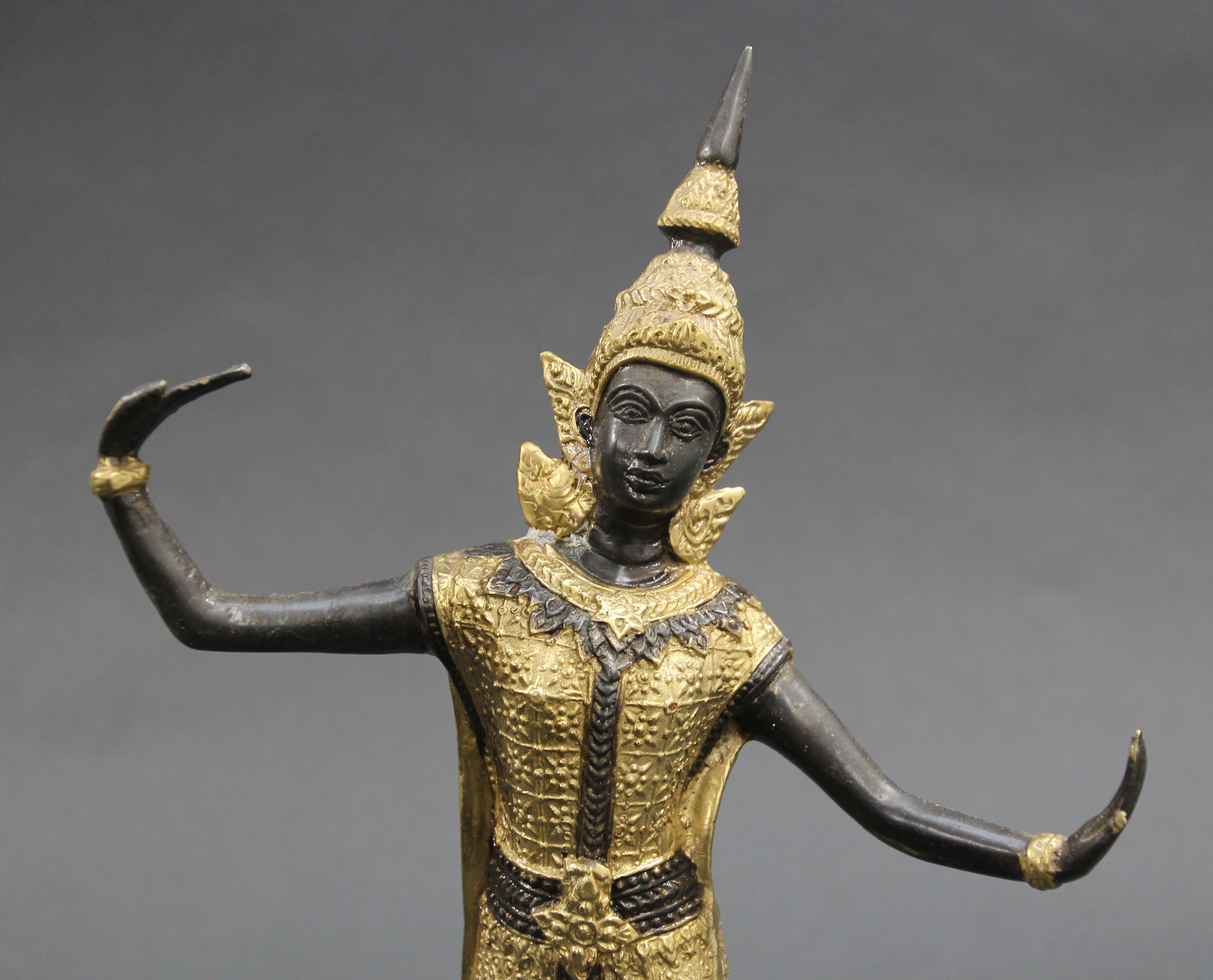 Vergoldete thailändische Teppanom- Tempelschutz-Tänzer-Statue-Skulptur aus Bronze, Vintage (20. Jahrhundert) im Angebot