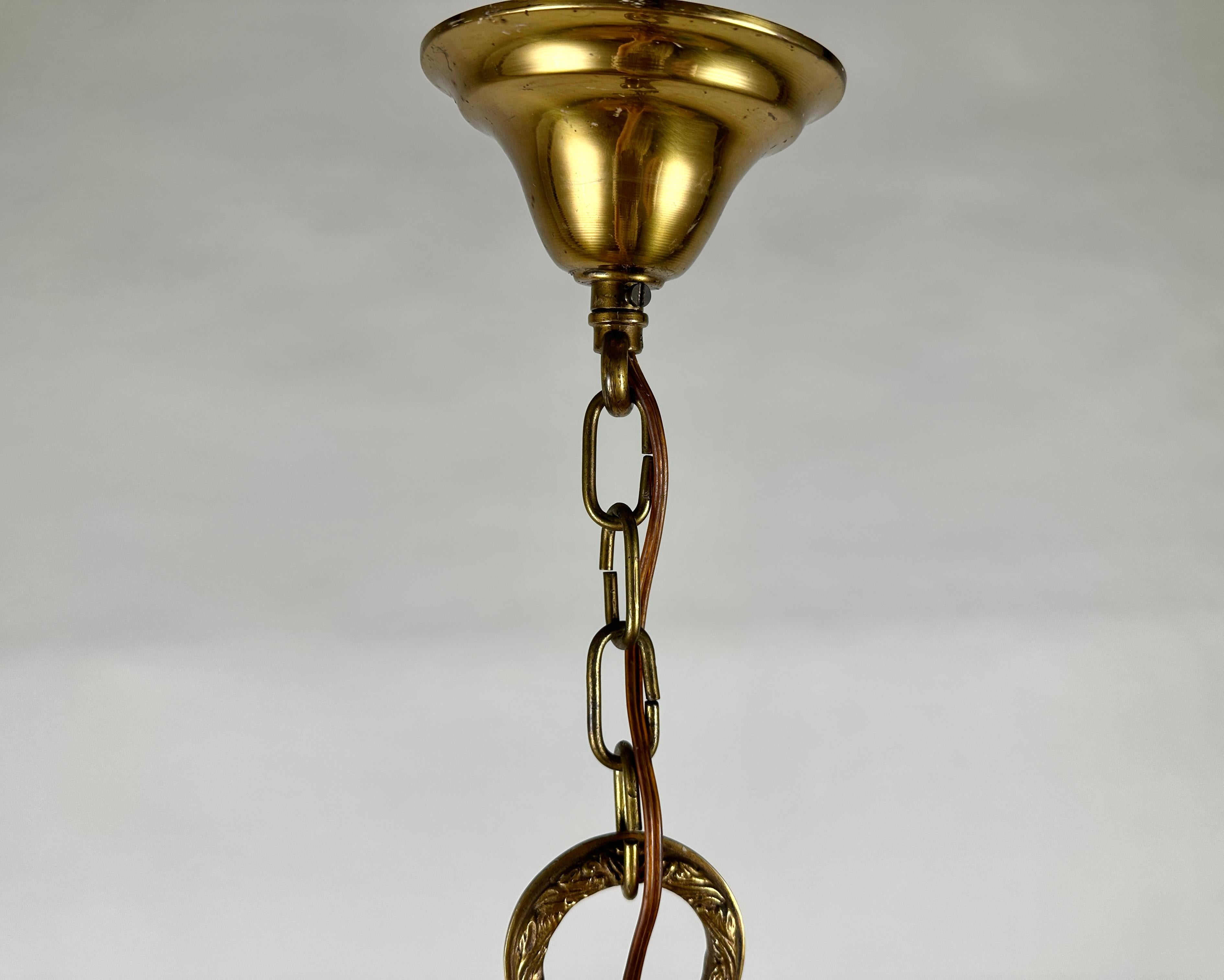 Lampadario a lanterna in bronzo e vetro vintage  Lampada a sospensione per ingresso, Francia, anni '50 in vendita 1