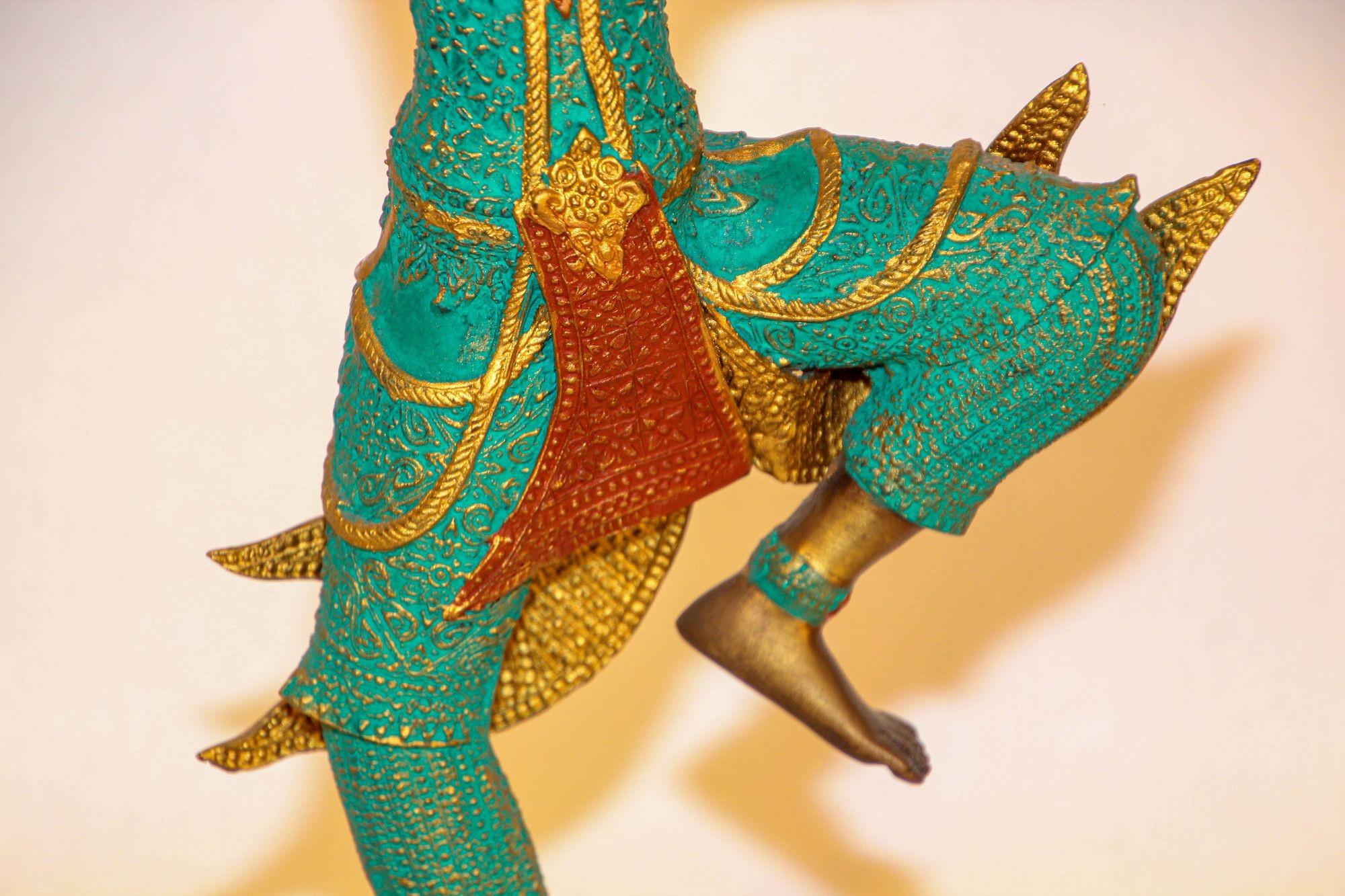 Vintage Bronze Gold und Grün Thai Figur von Prince Rama mit einer Schleife im Angebot 3