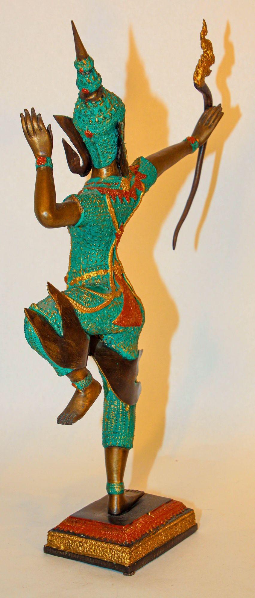 Vintage Bronze Gold und Grün Thai Figur von Prince Rama mit einer Schleife (Volkskunst) im Angebot
