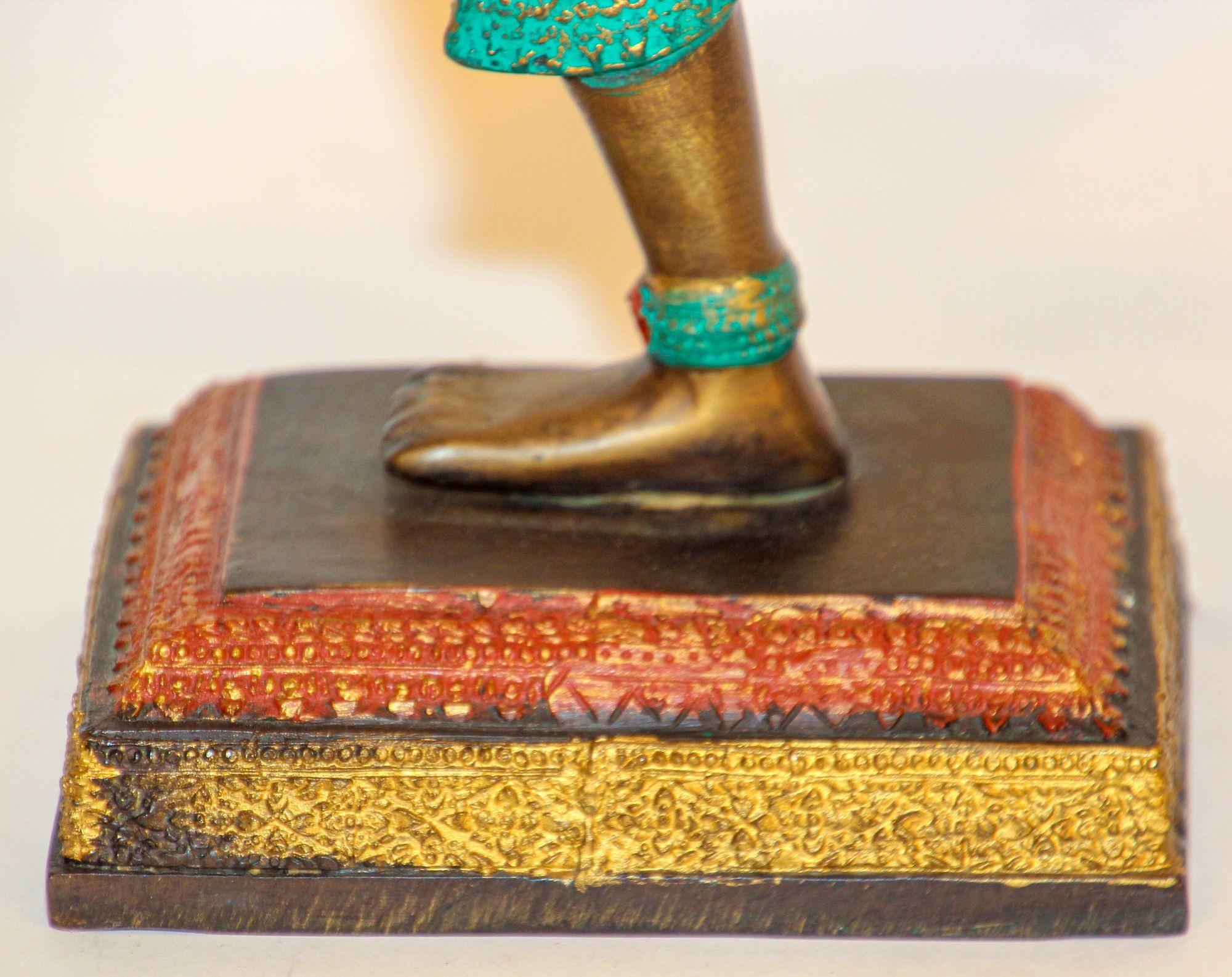 Vintage Bronze Gold und Grün Thai Figur von Prince Rama mit einer Schleife im Angebot 1