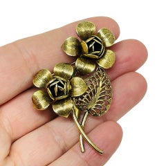 Vintage bronze gold tone flower designer brooch