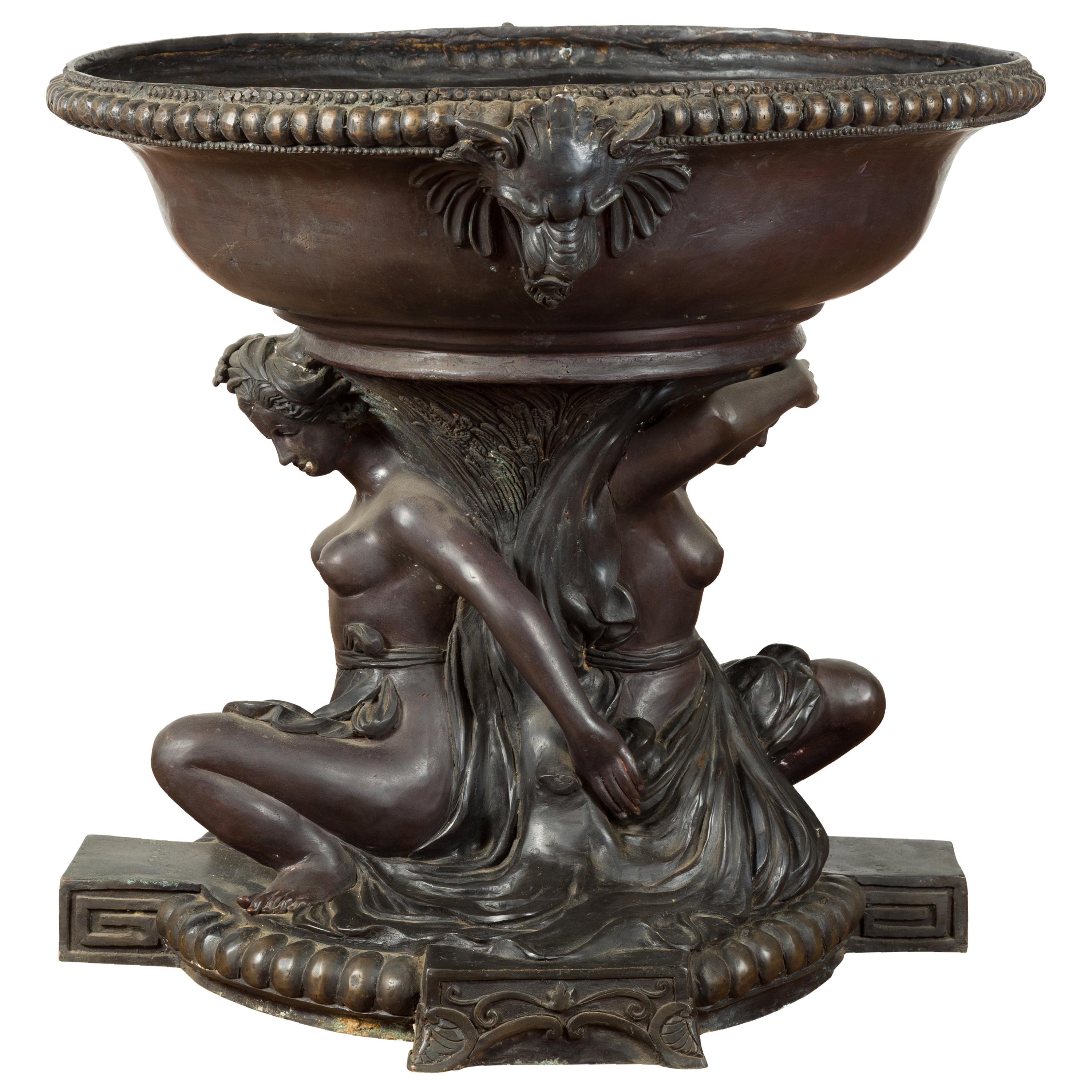 Allégorie de la jardinière d'été de style gréco-romain en bronze vintage avec patine foncée en vente