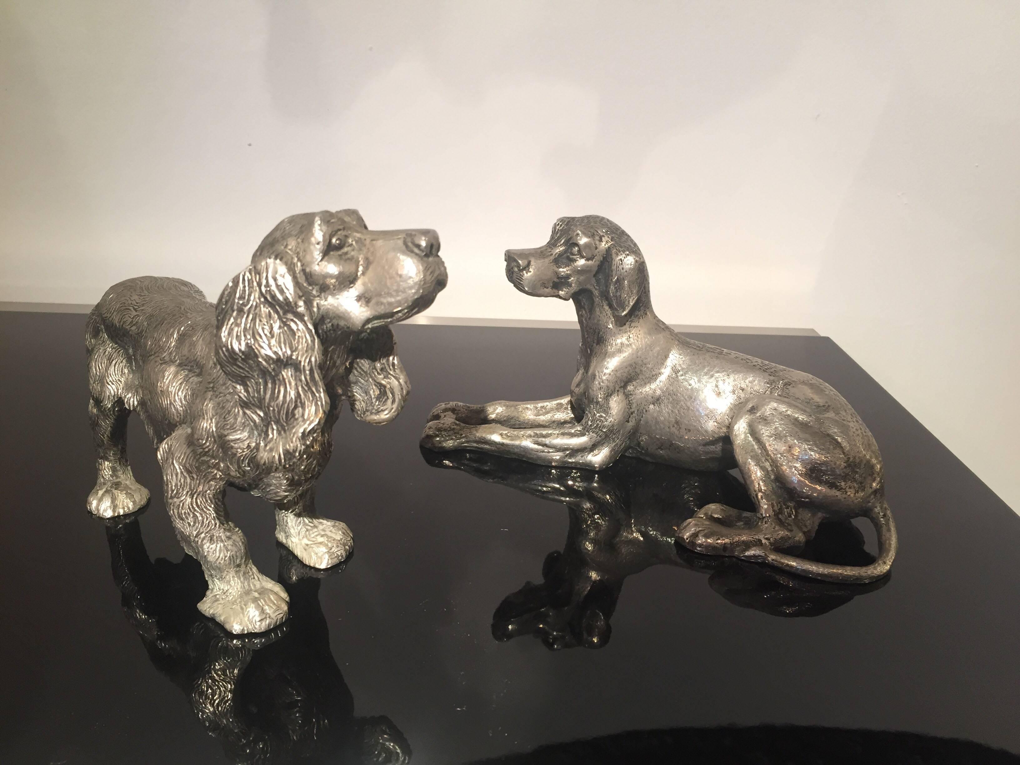 Cane firmato Gucci degli anni '70 in bronzo argentato.
Il Cocker spaniel è già stato venduto.
Condizioni perfette.
    