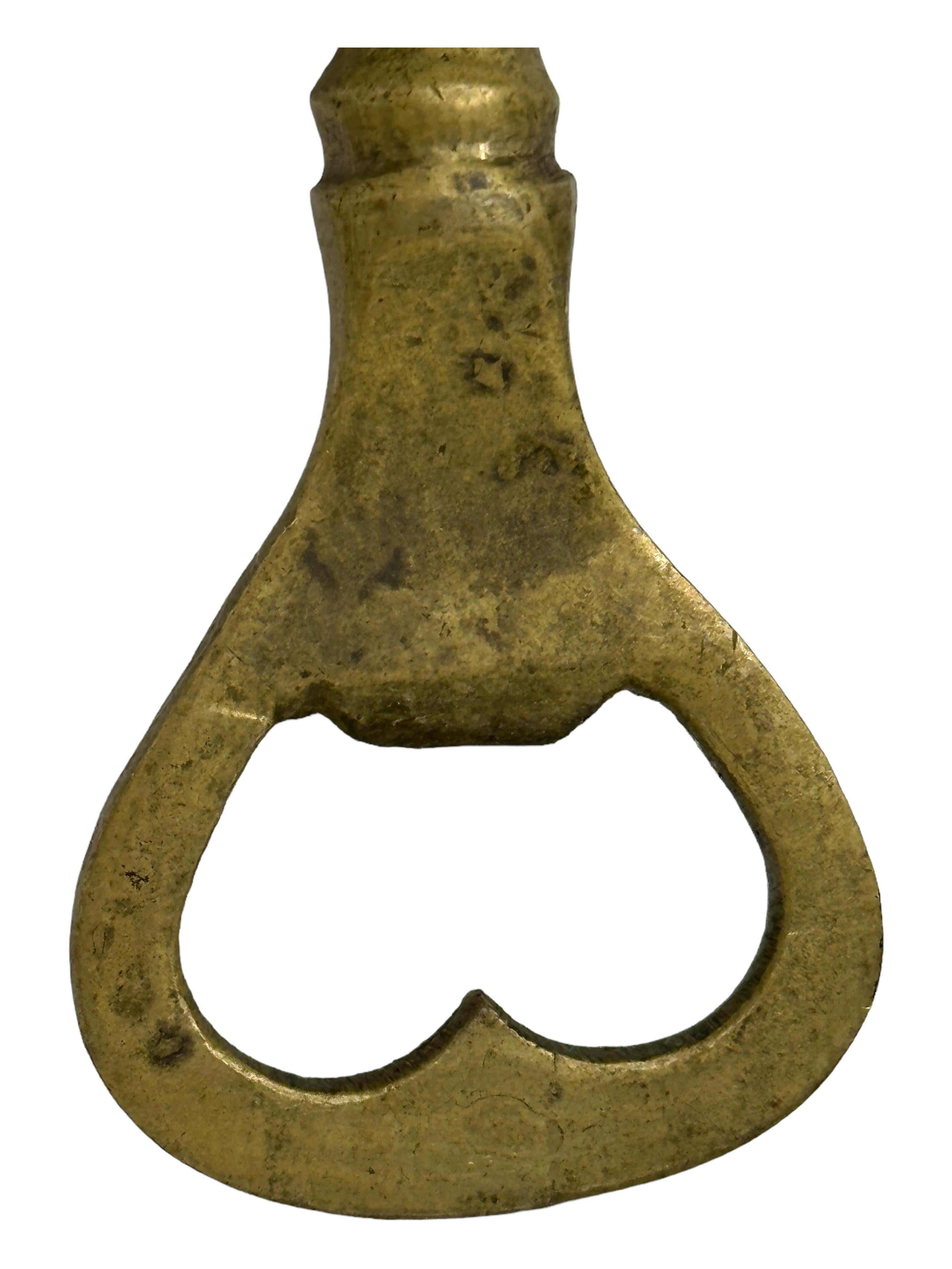 Vintage Bronze Hand Bottle Opener hand made Metal Breweriana Barware In Good Condition For Sale In Nuernberg, DE