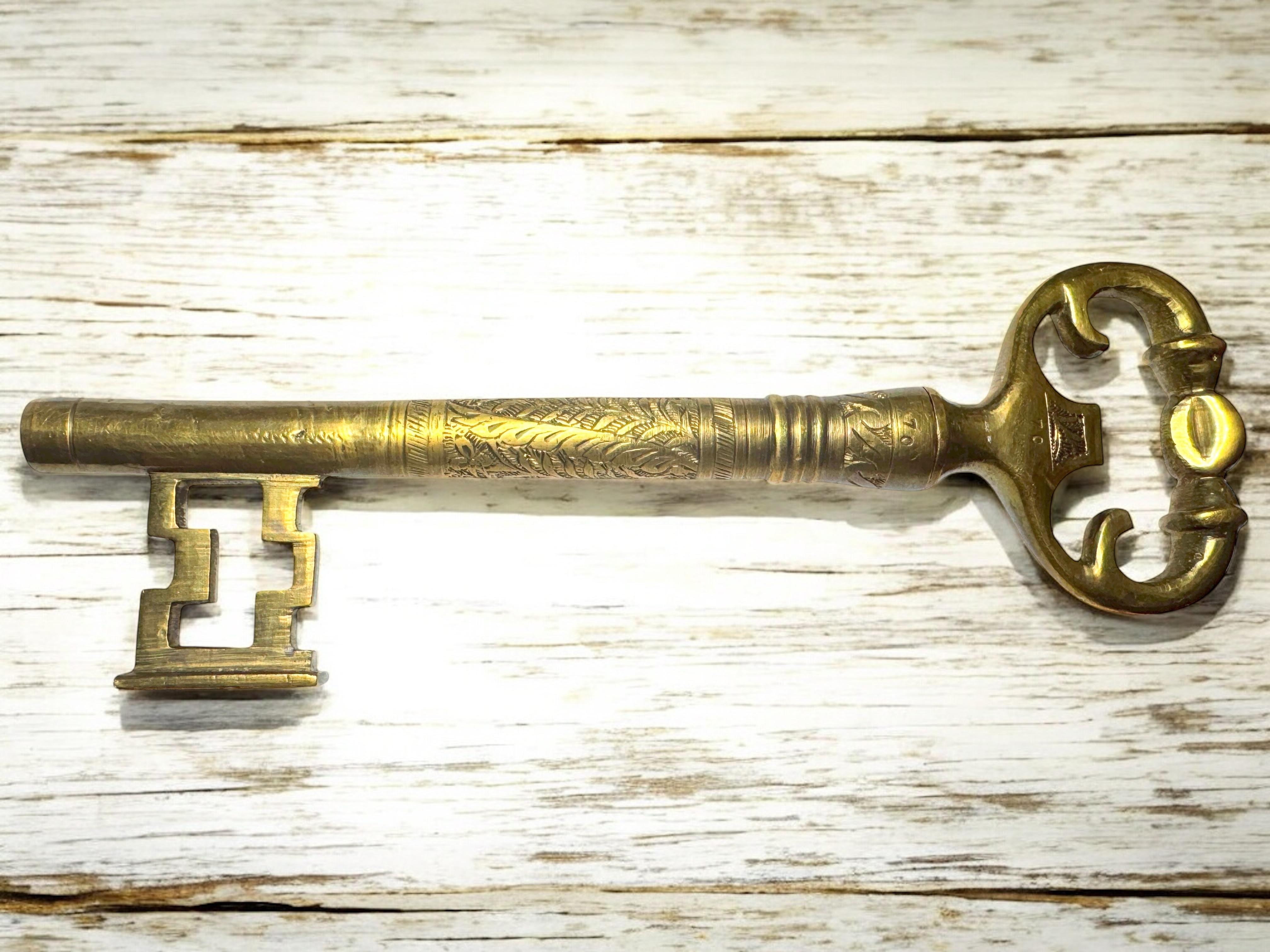 Vintage Bronze Clé Tire-bouchon et Décapsuleur Métal Breweriana Barware, France en vente 5