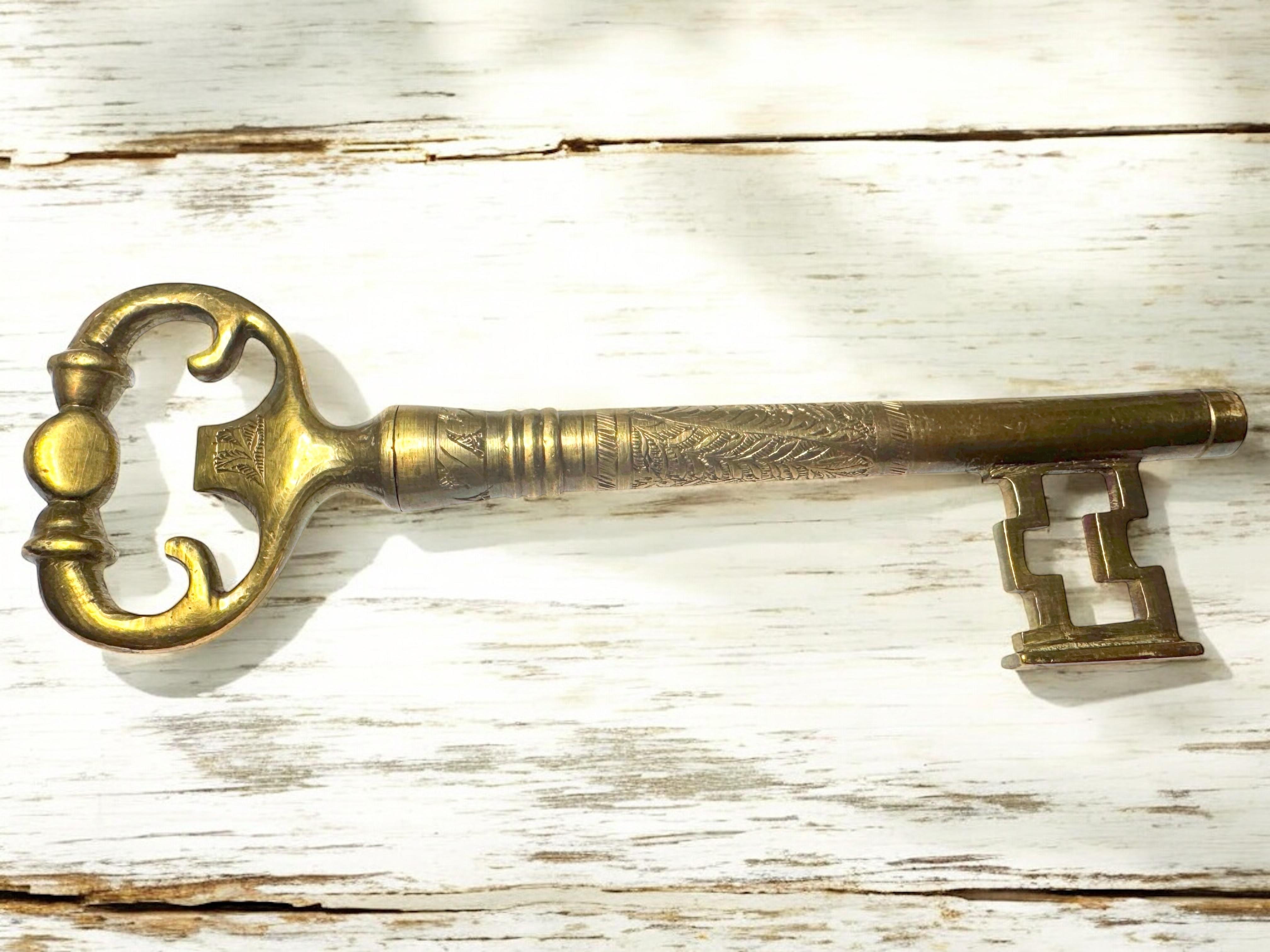 Vintage Bronze Clé Tire-bouchon et Décapsuleur Métal Breweriana Barware, France en vente 11