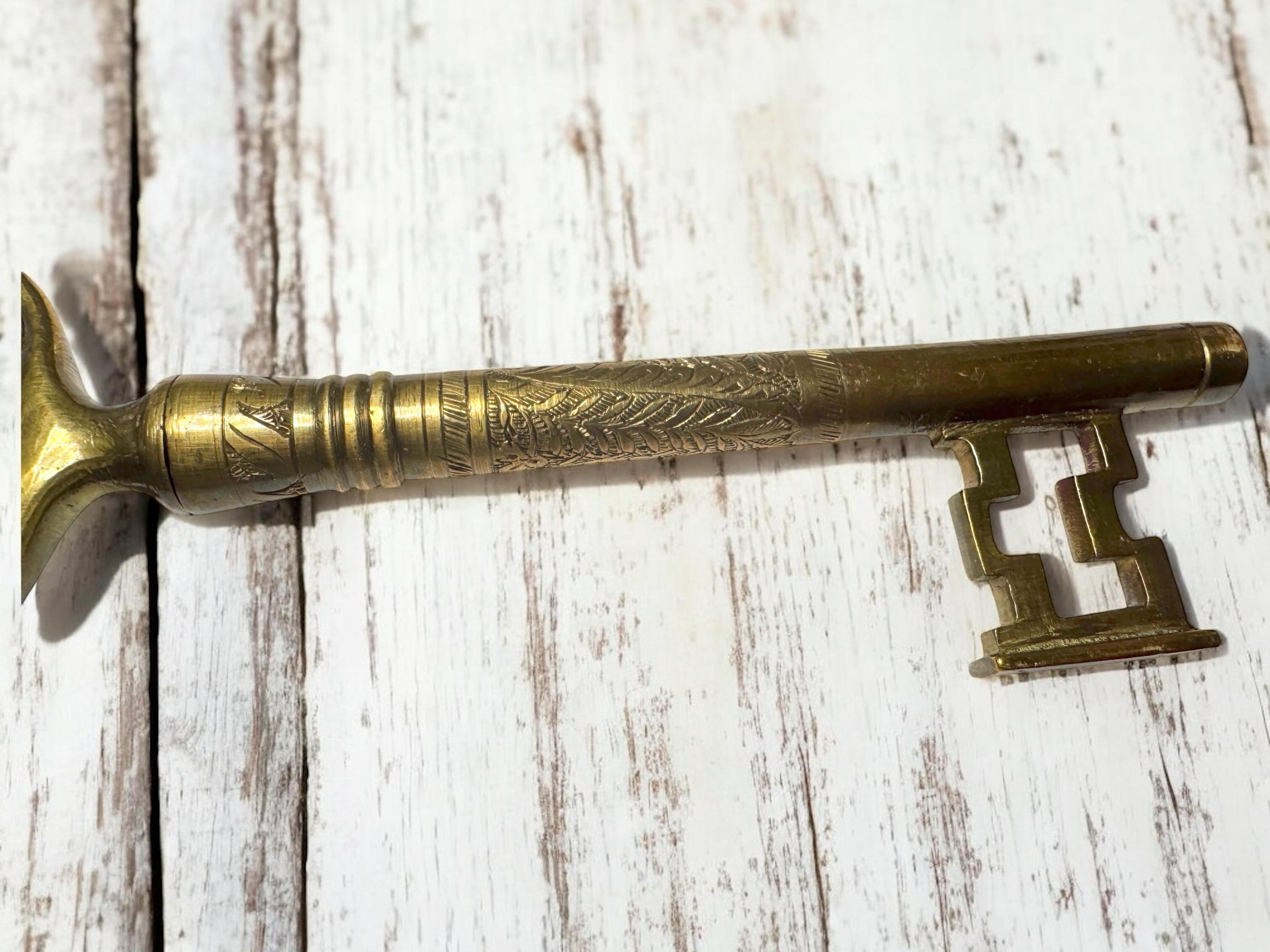 Vintage Bronze Clé Tire-bouchon et Décapsuleur Métal Breweriana Barware, France en vente 12