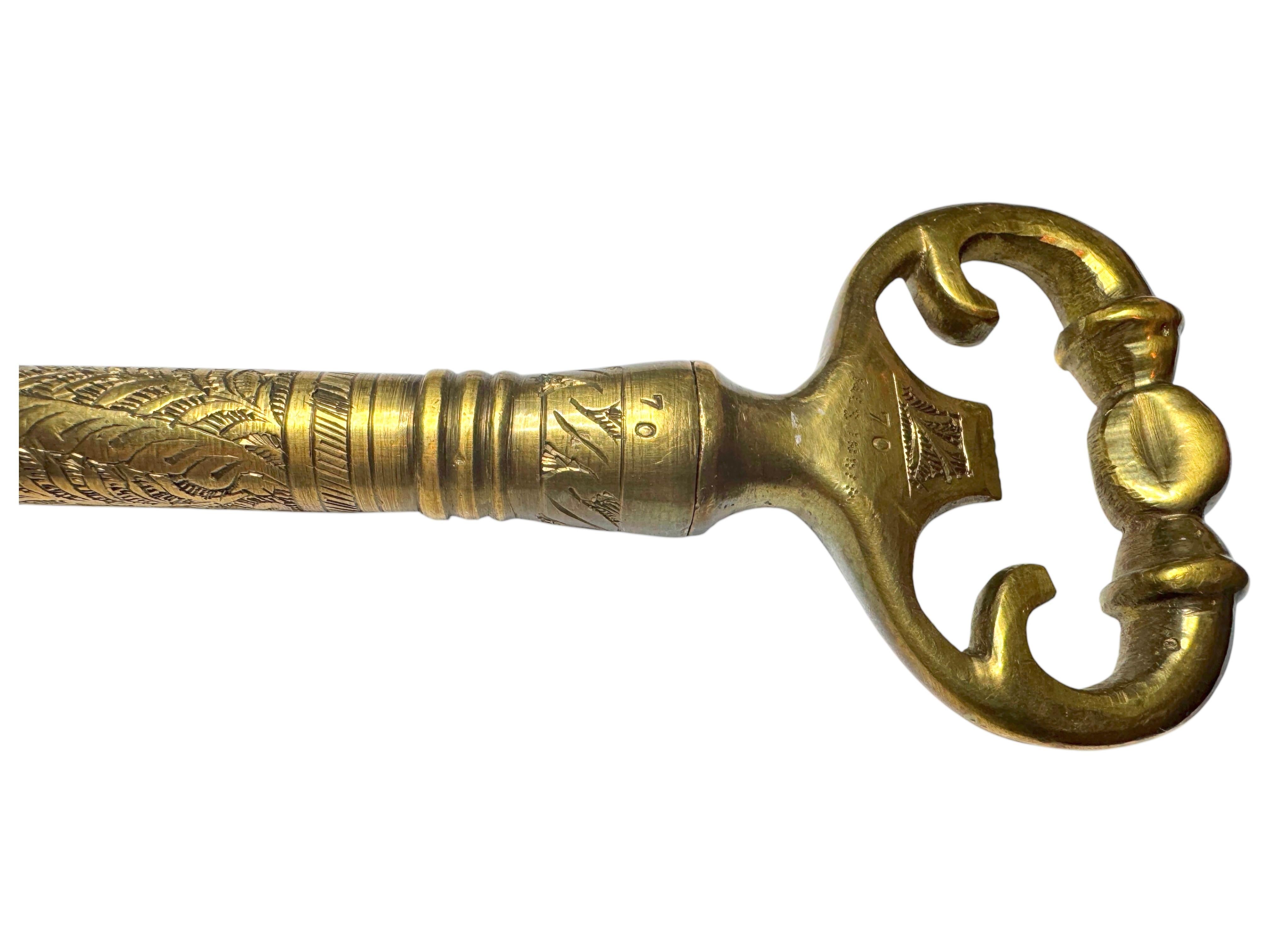 Français Vintage Bronze Clé Tire-bouchon et Décapsuleur Métal Breweriana Barware, France en vente