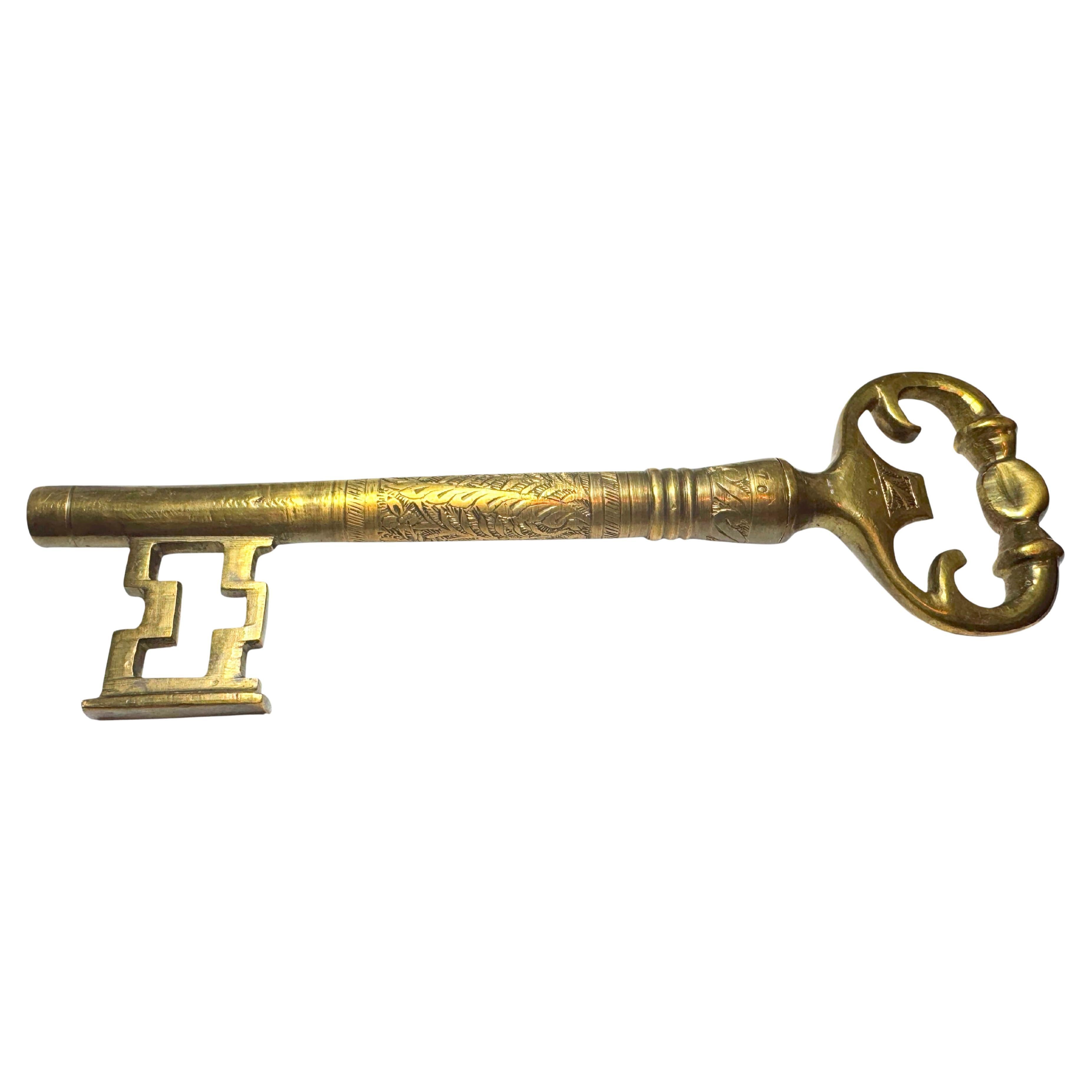 Vintage Bronze Clé Tire-bouchon et Décapsuleur Métal Breweriana Barware, France en vente
