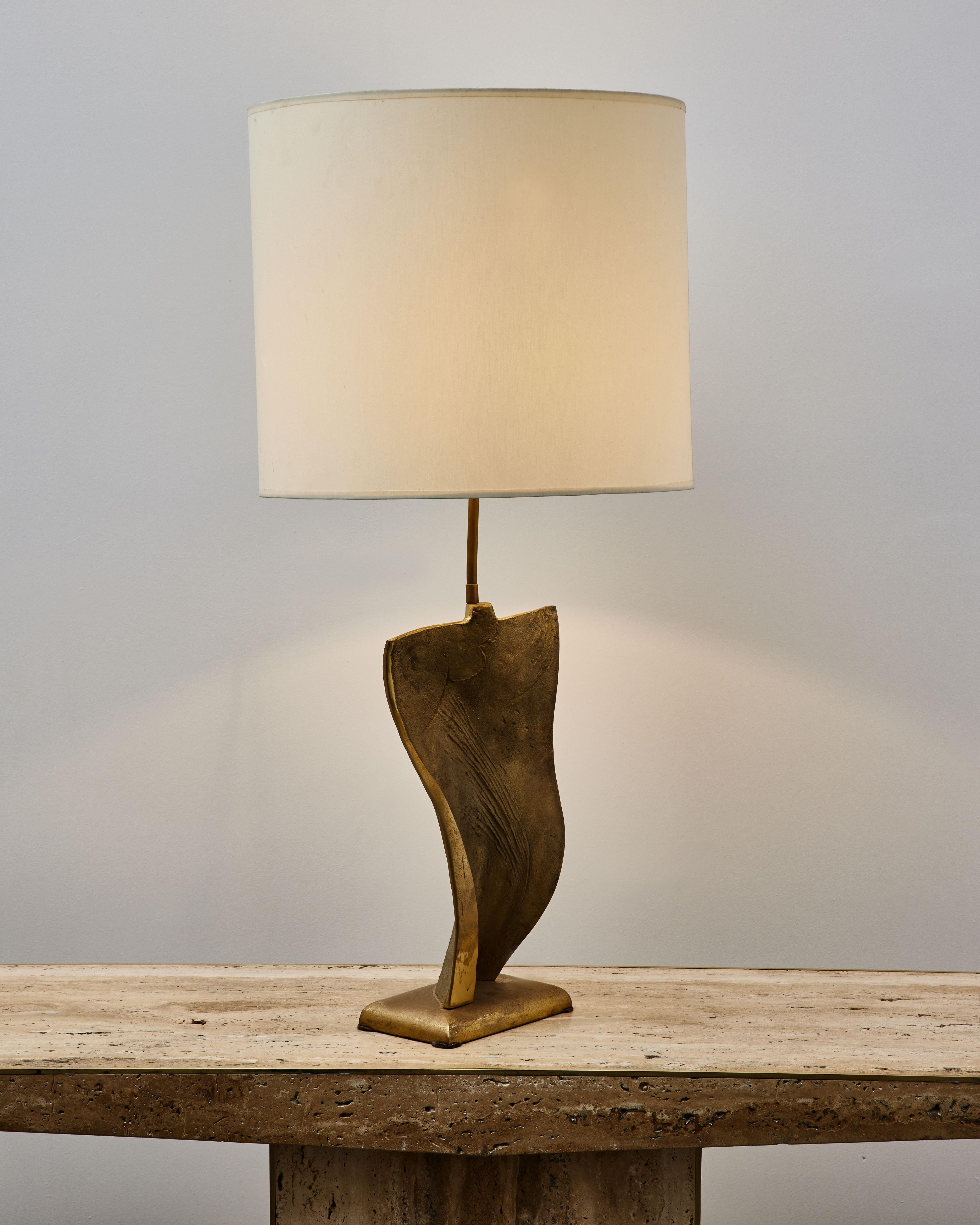 Unique table lamp in sculpted bronze.
France, 1970s.

Rewired and restored.
Price and dimensions without shade.