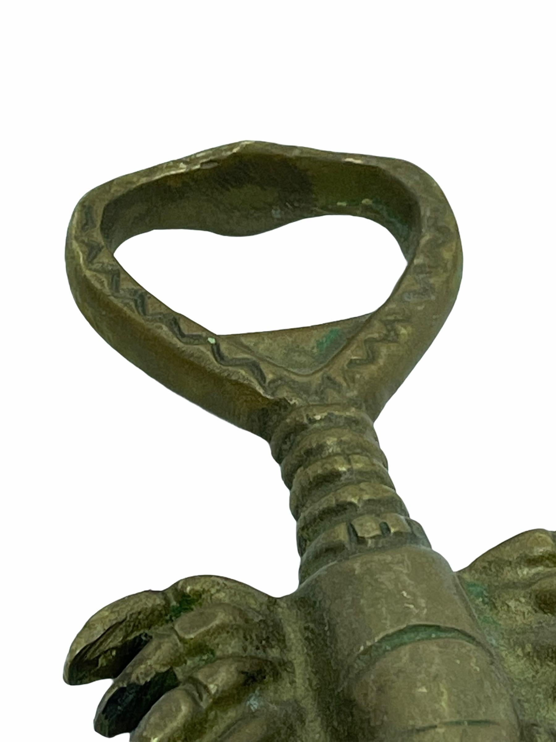 Milieu du XXe siècle Coupe-bouteille de homard vintage en bronze Mid-Century Modern Metal Breweriana Barware