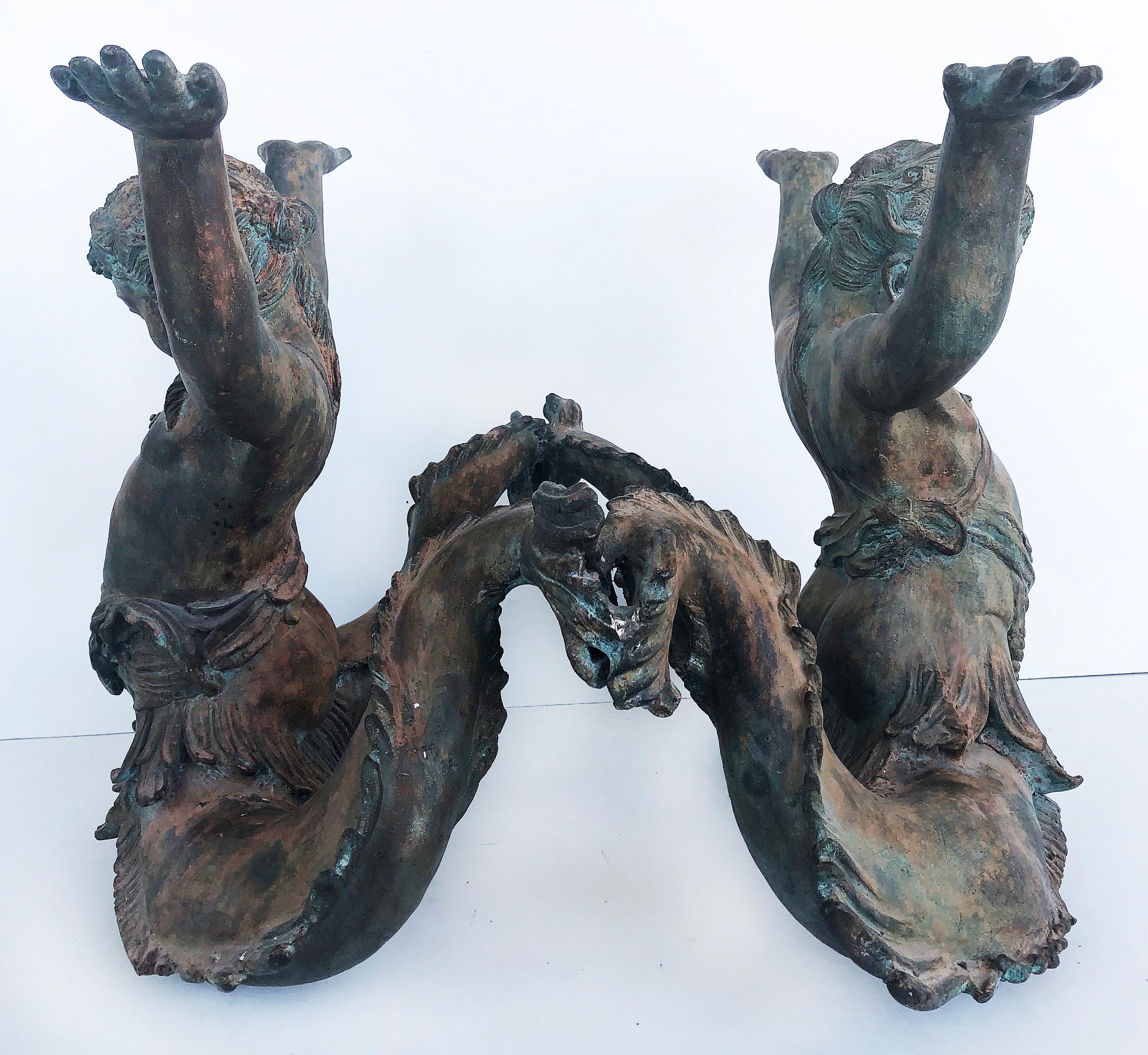 Mythischer Cherub-Kreationen-Couchtisch aus Bronze mit Glasplatte im Angebot 2