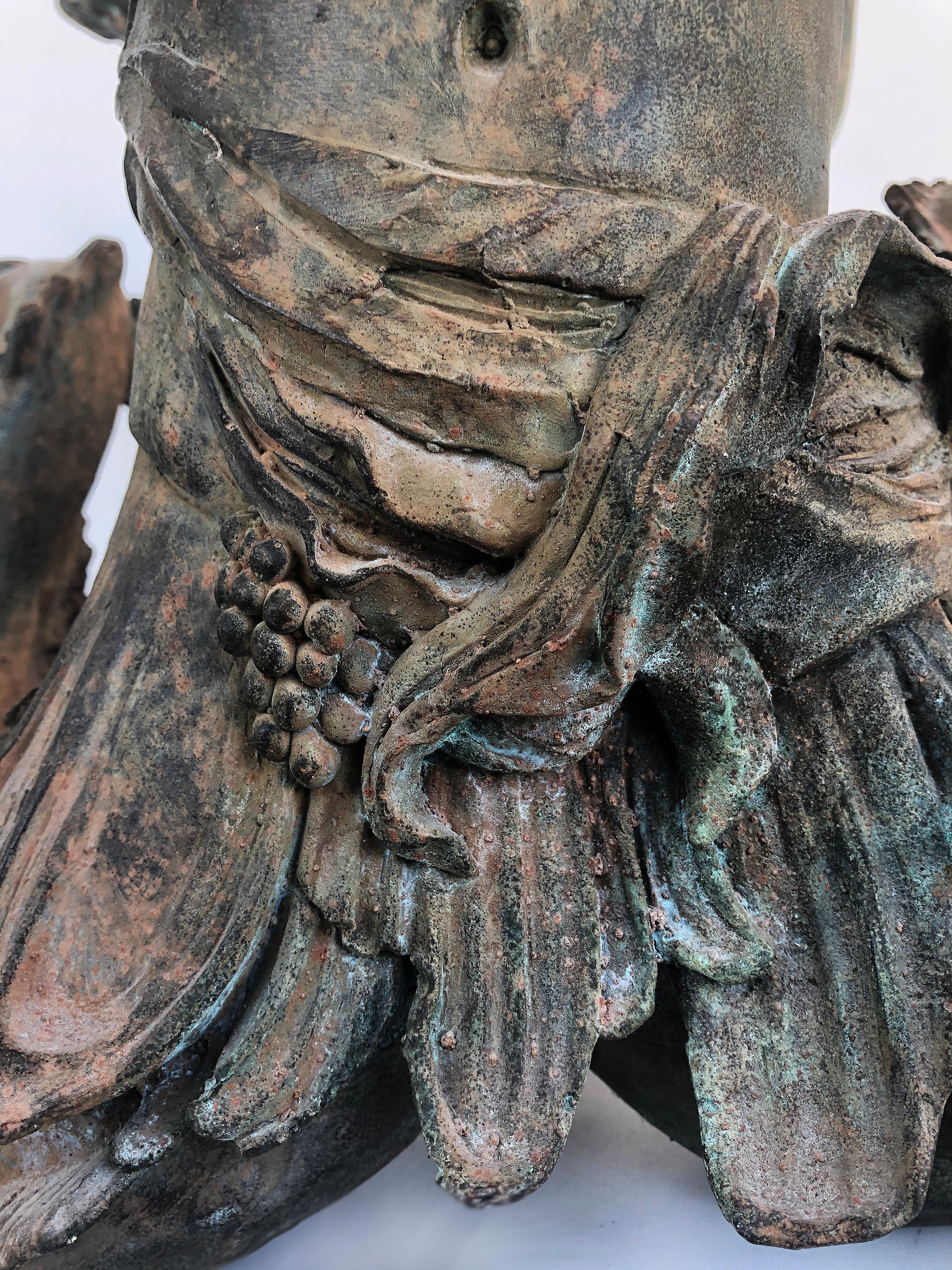 Mythischer Cherub-Kreationen-Couchtisch aus Bronze mit Glasplatte im Angebot 4