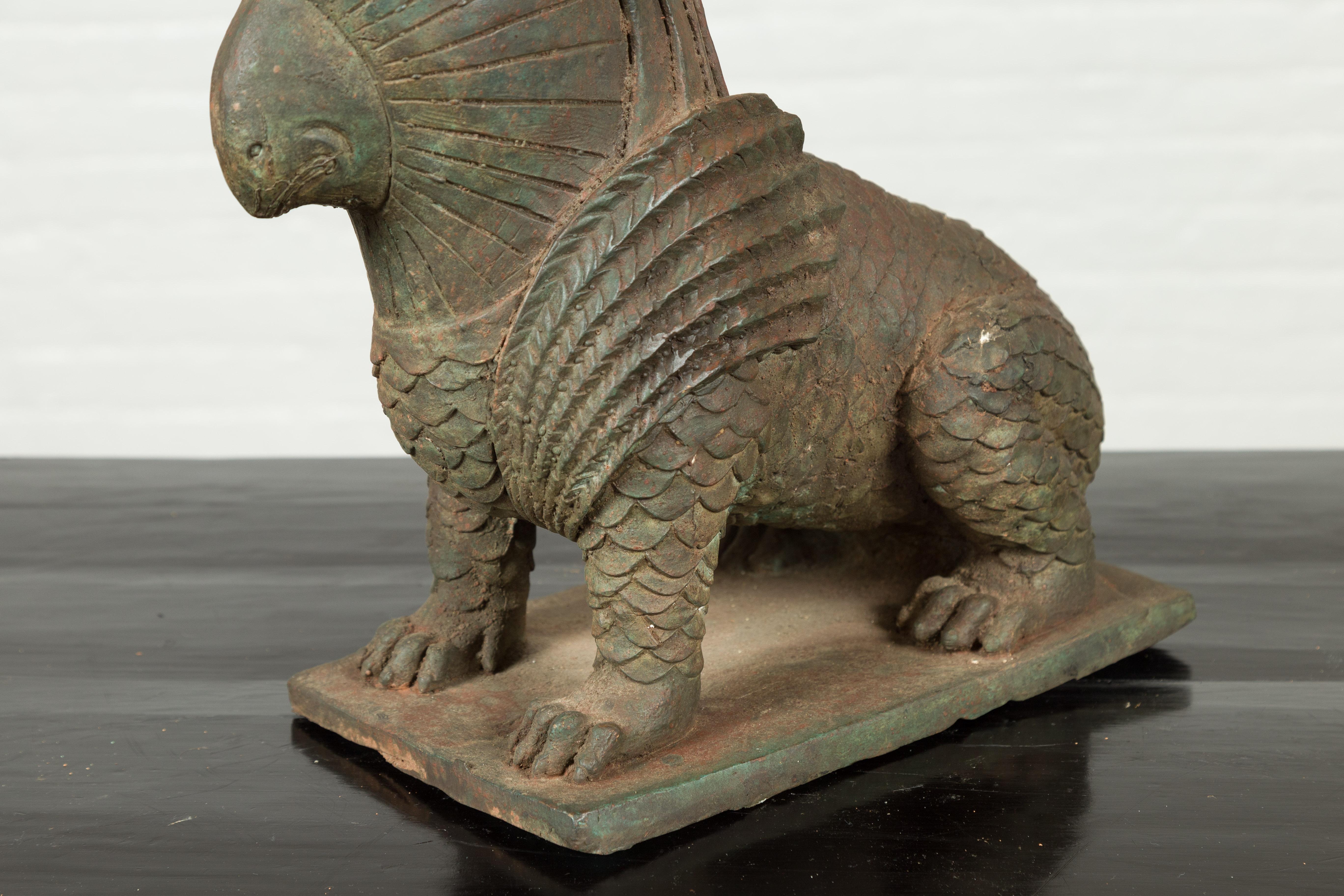 Mythische Tier-Skulptur aus Bronze im Griffin-Stil mit Verde-Patina, Vintage im Angebot 1