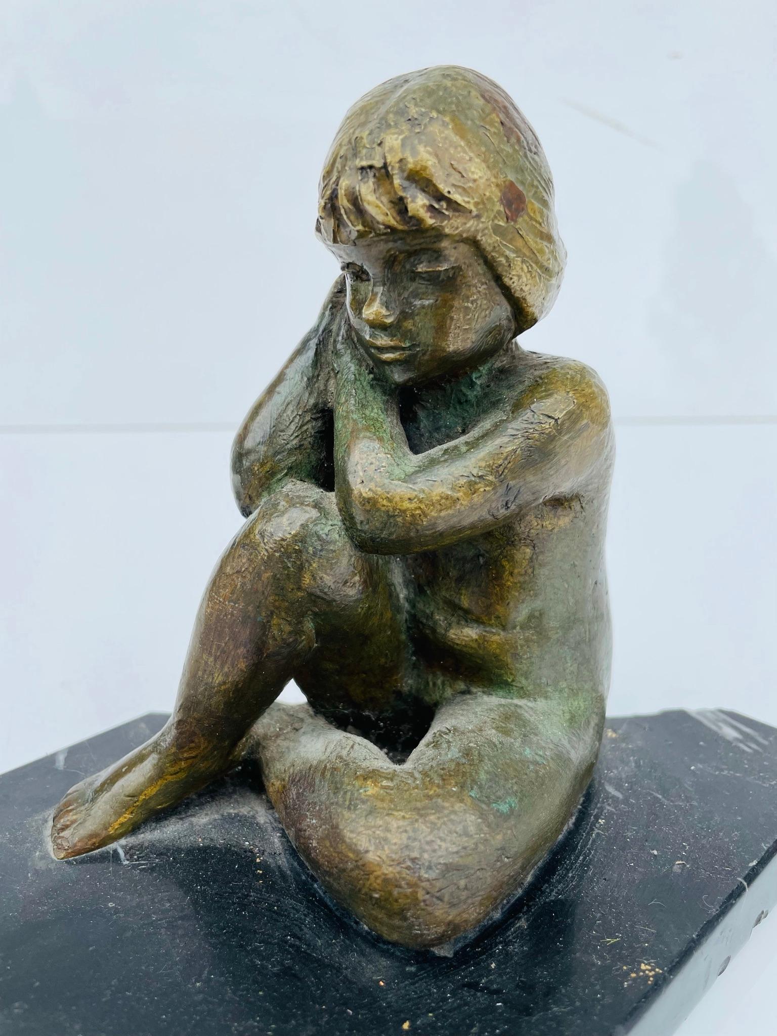 Bronzestatue eines nackten Mädchens im Vintage-Stil (Moderne) im Angebot