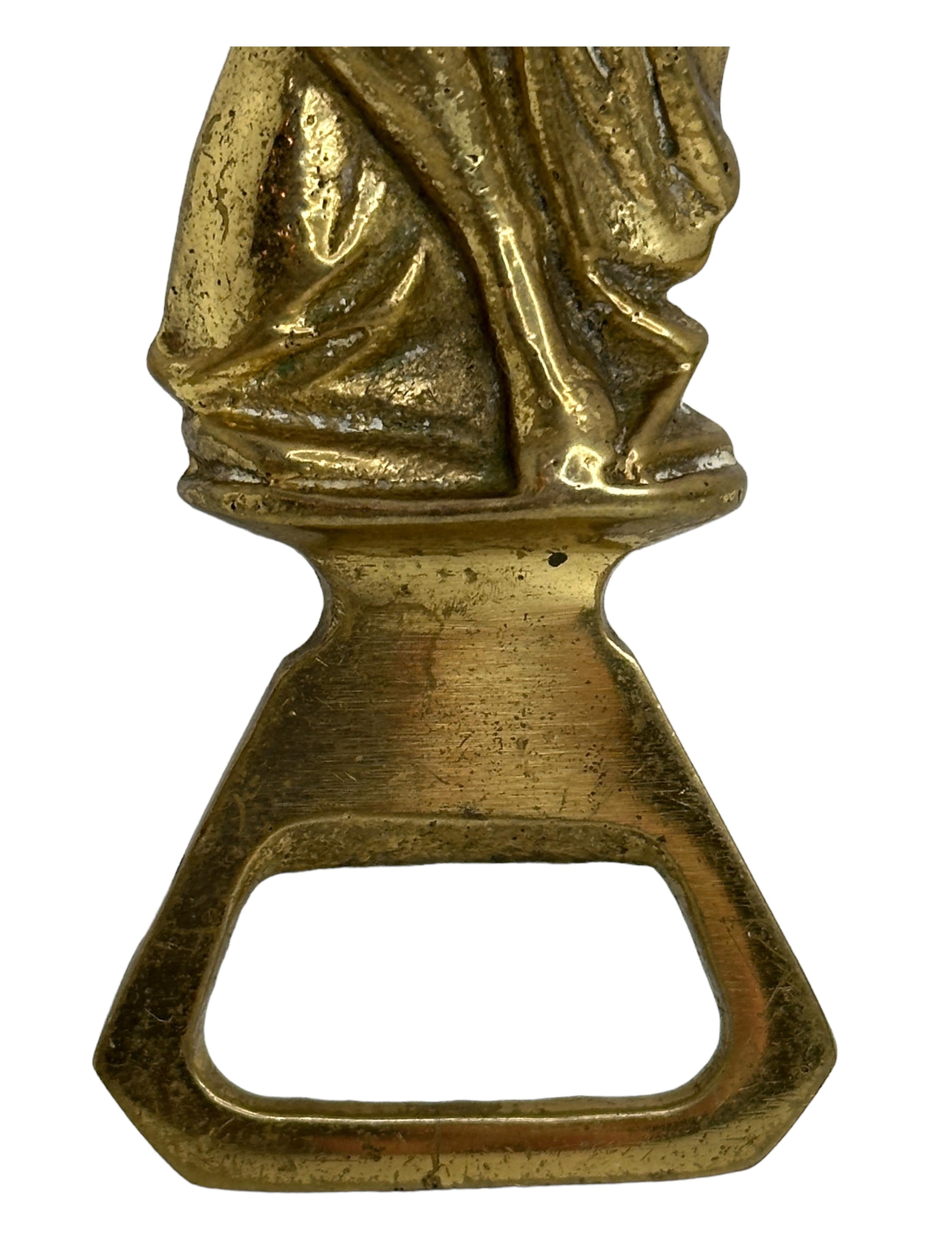 Vintage Bronce o Latón Dama Abrebotellas Metal Breweriana Barware Austríaco en venta